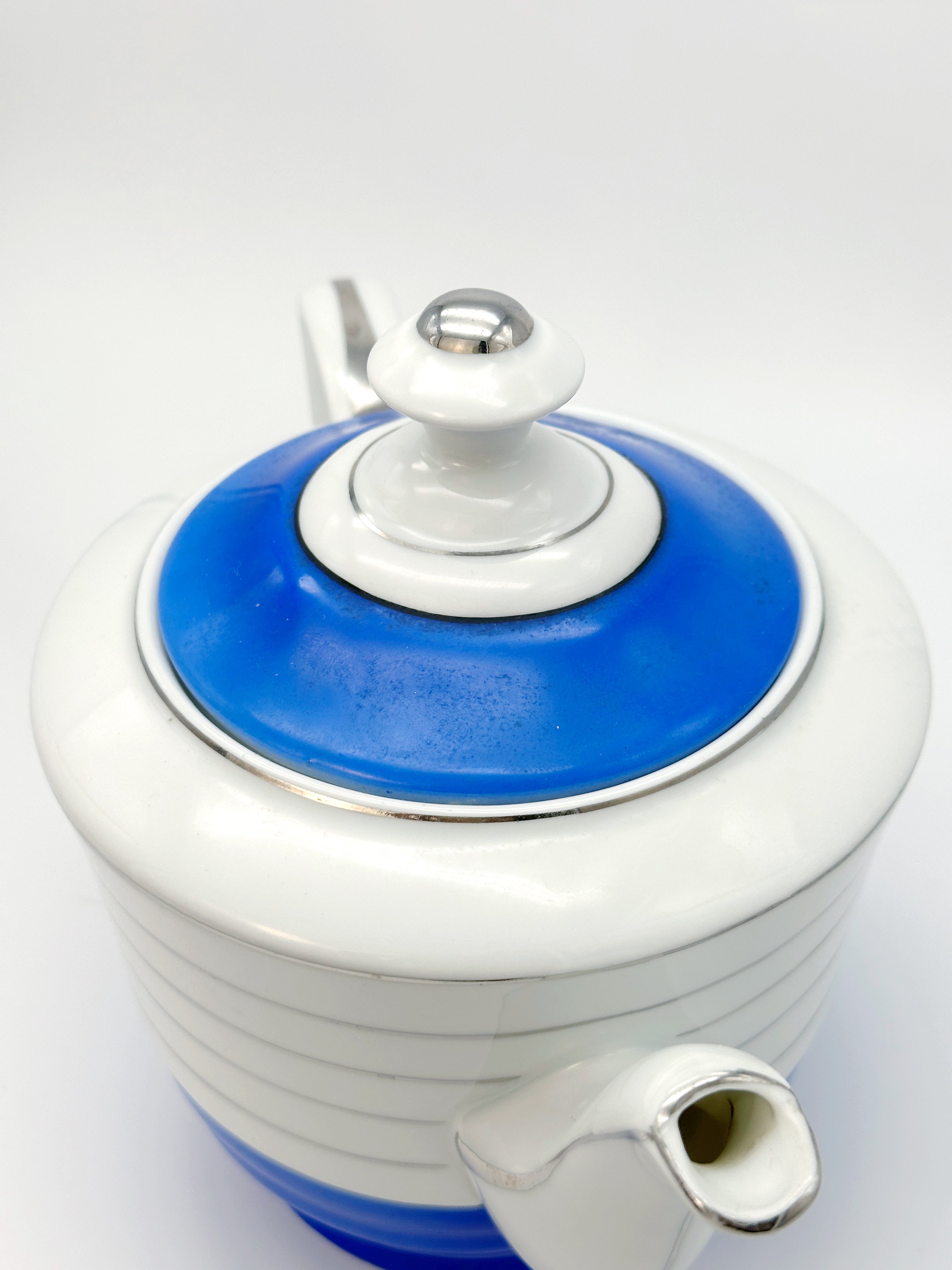 Wunderschöne Teekanne aus Porzellan