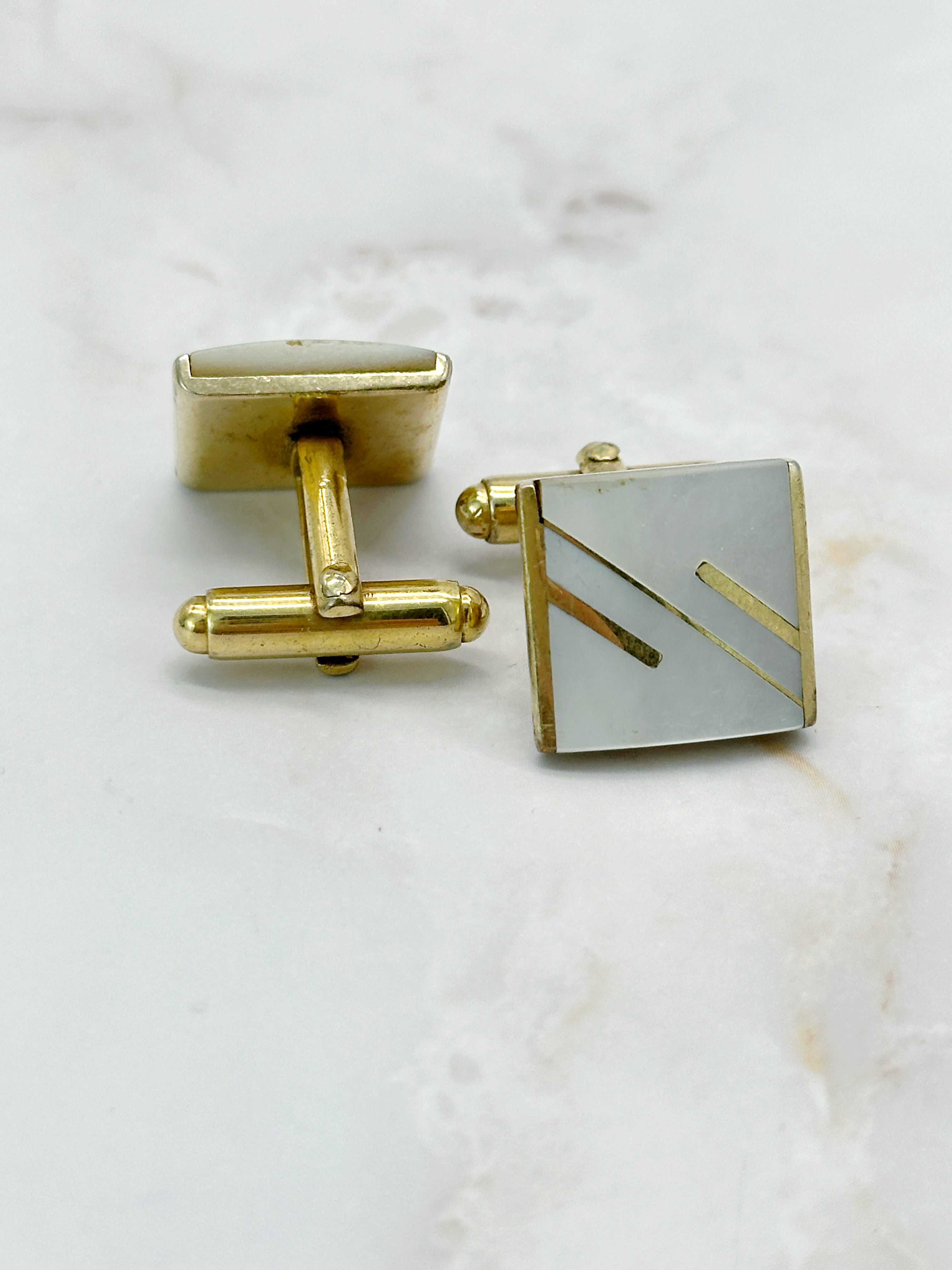 Cufflinks gold-plated with white mother of pearl