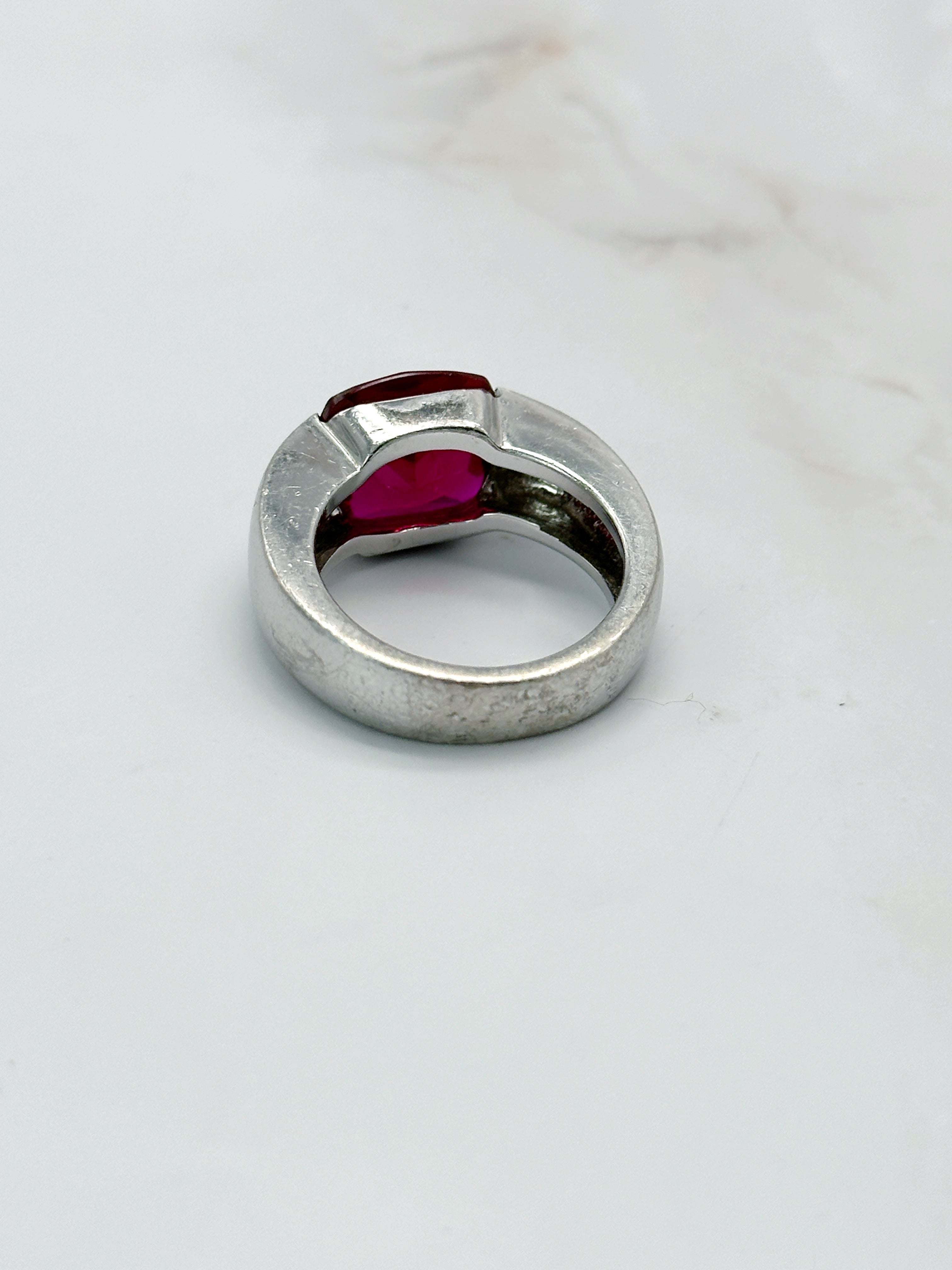 Silver ring with ruby-red glass stone square