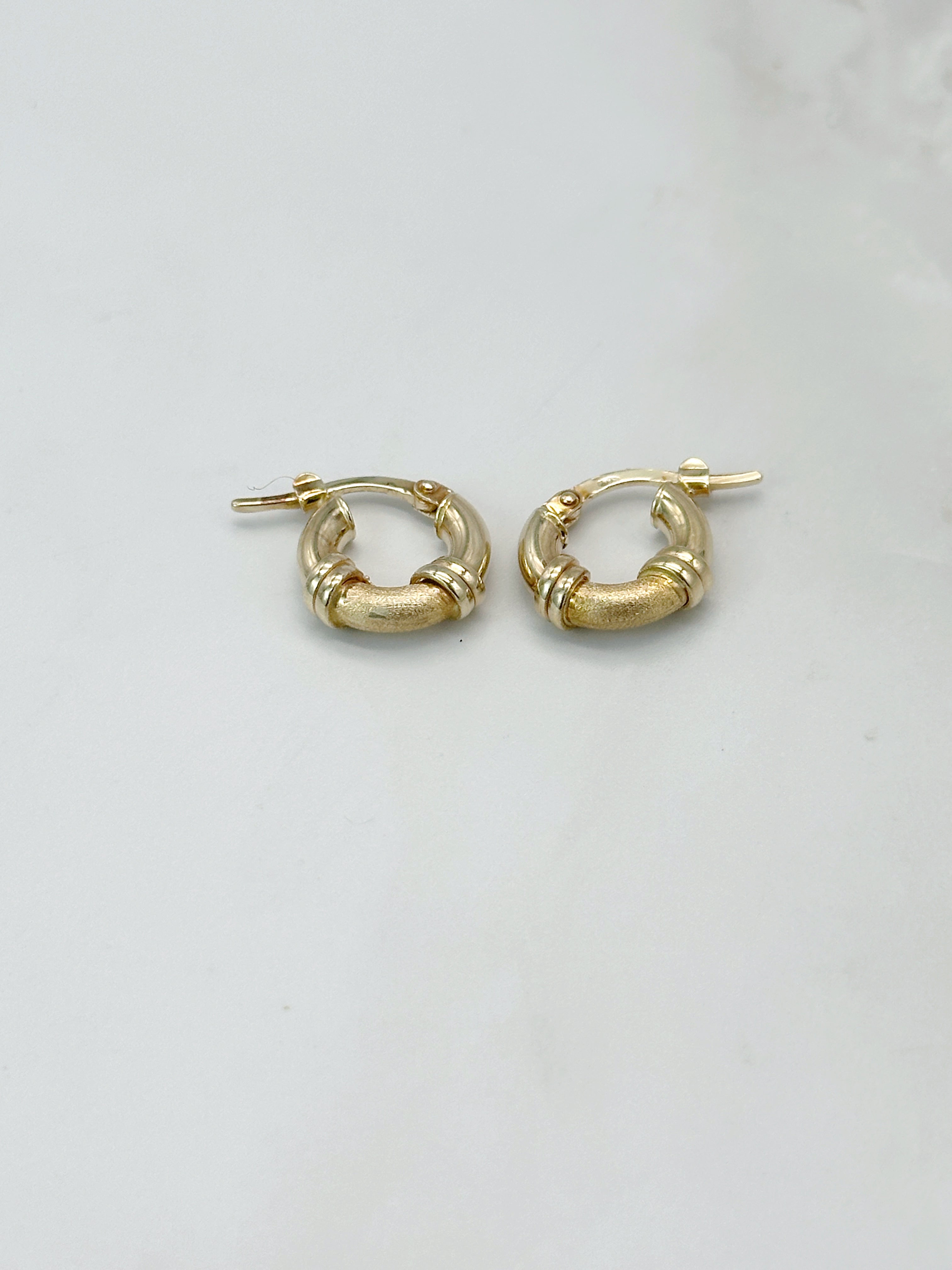 Zierliche Creolen in 585 Gelbgold