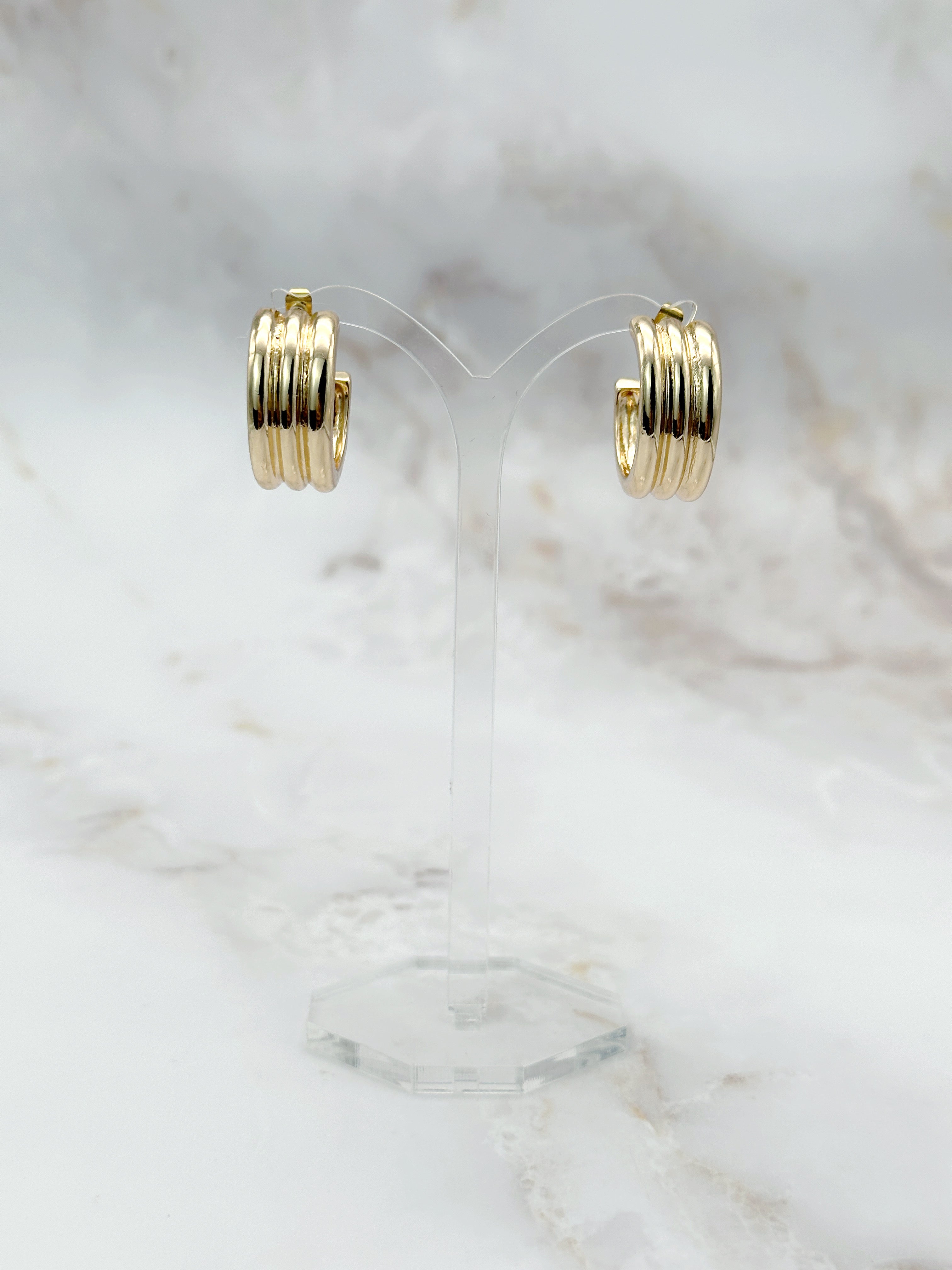 Breite vergoldete Creolen