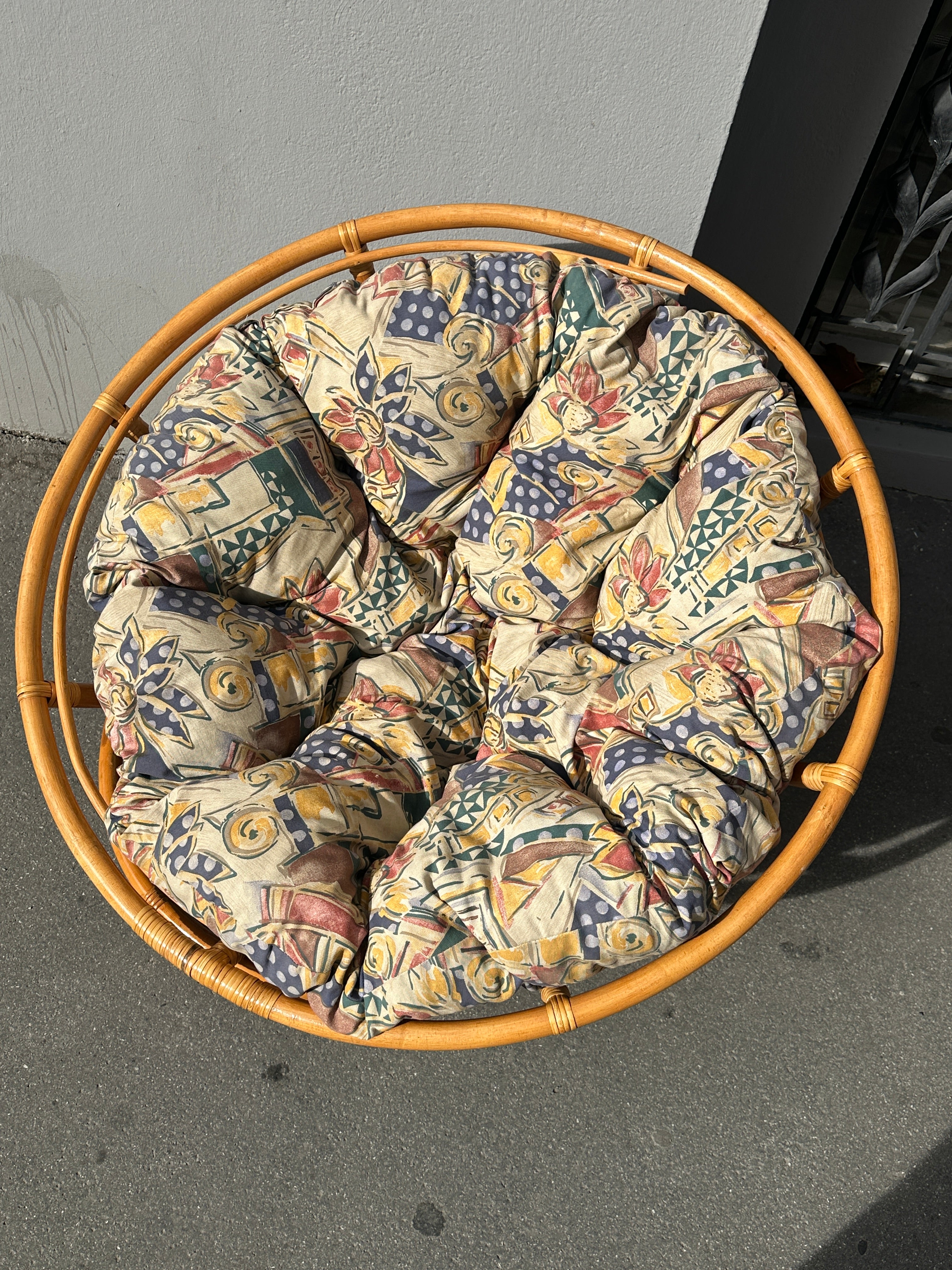 Vintage Papasansessel aus Rattan mit Auflage