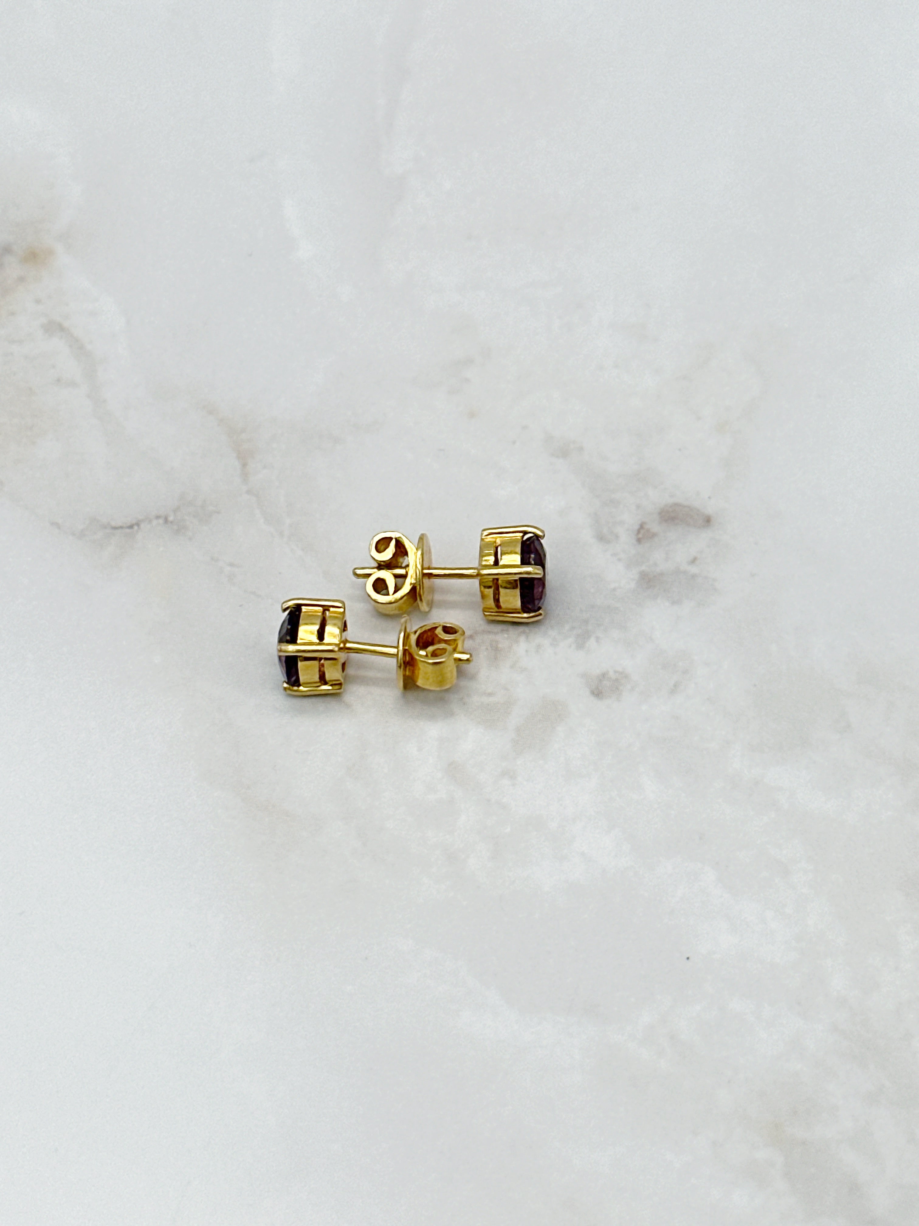 Classic amethyst stud earrings 585 yellow gold