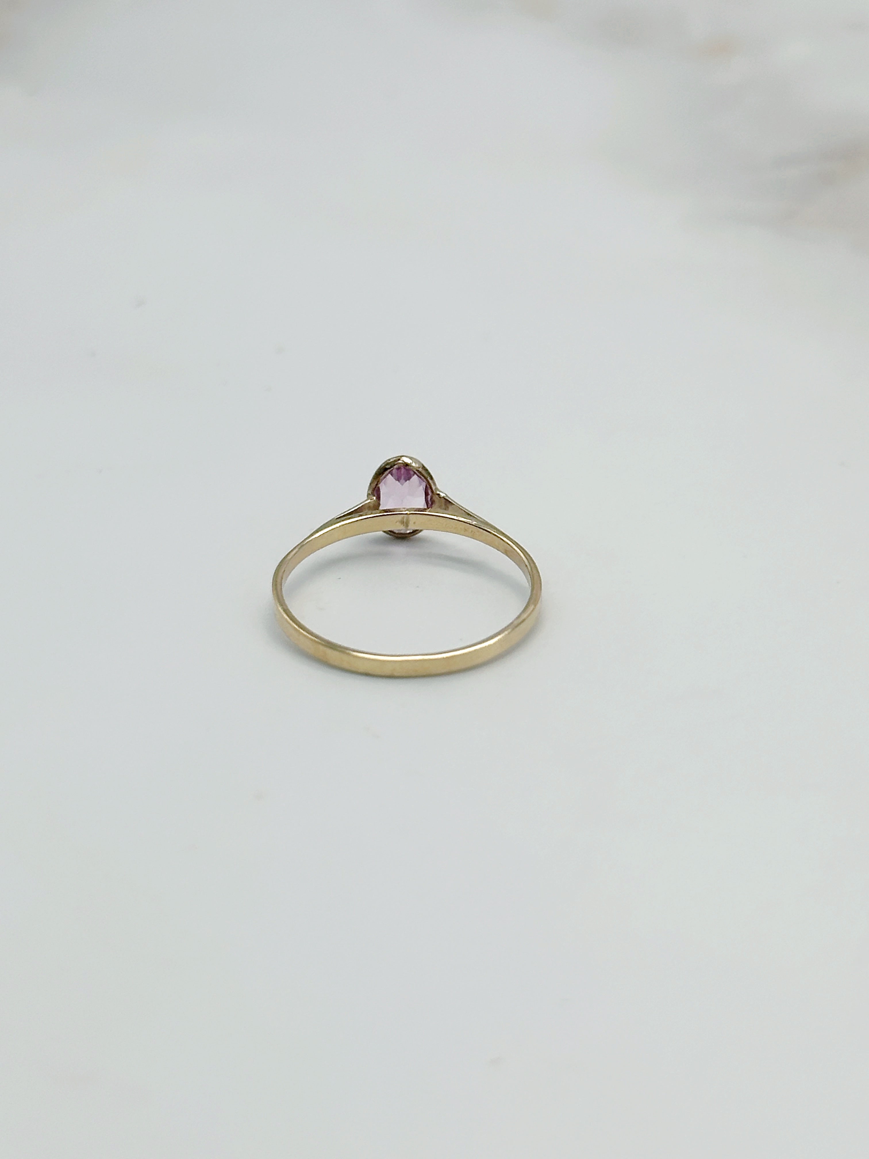 Zarter Ring in 585 Gelbgold mit pinkem Saphir