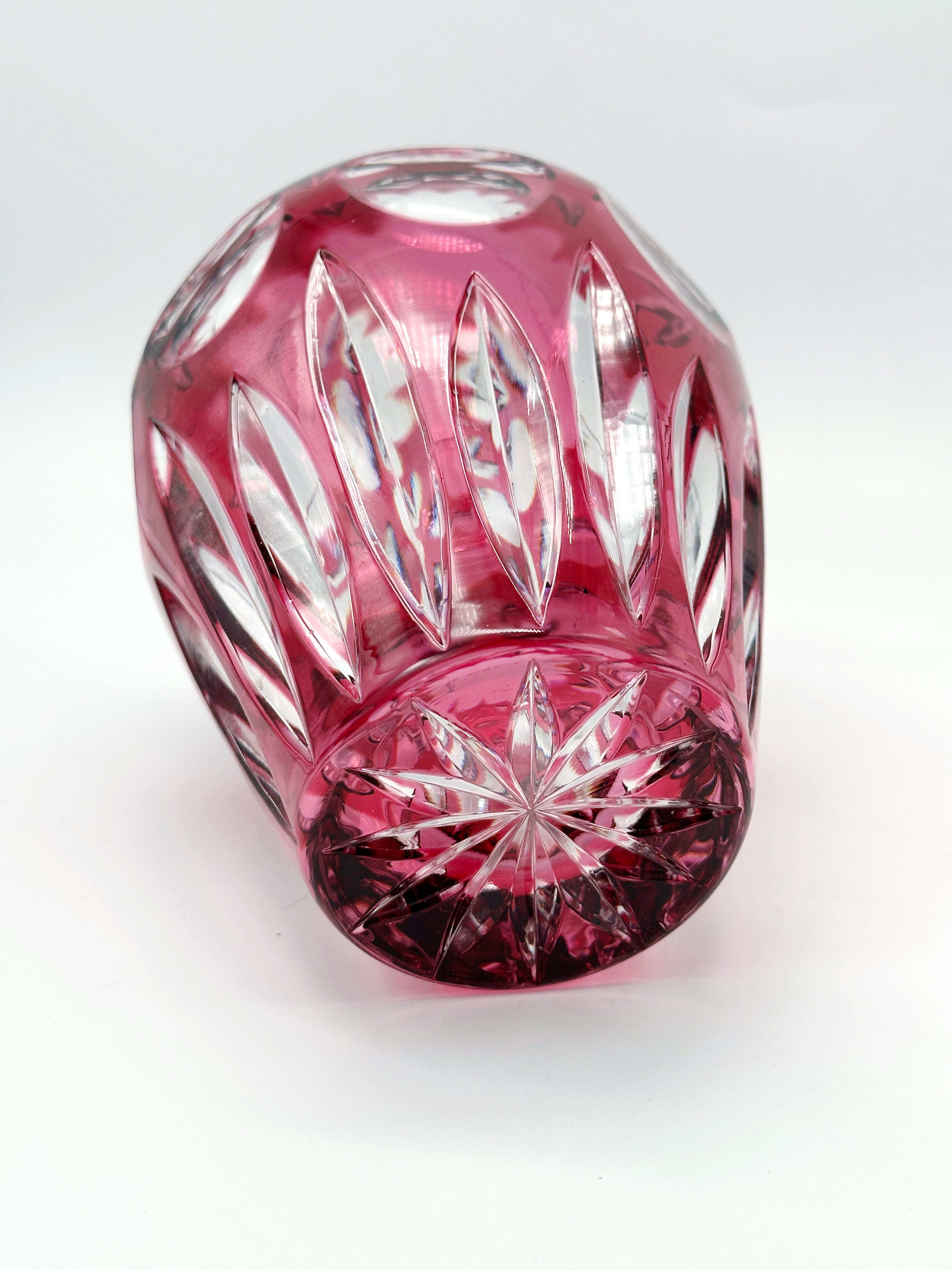 Vintage Vase aus pinkem Überfangglas