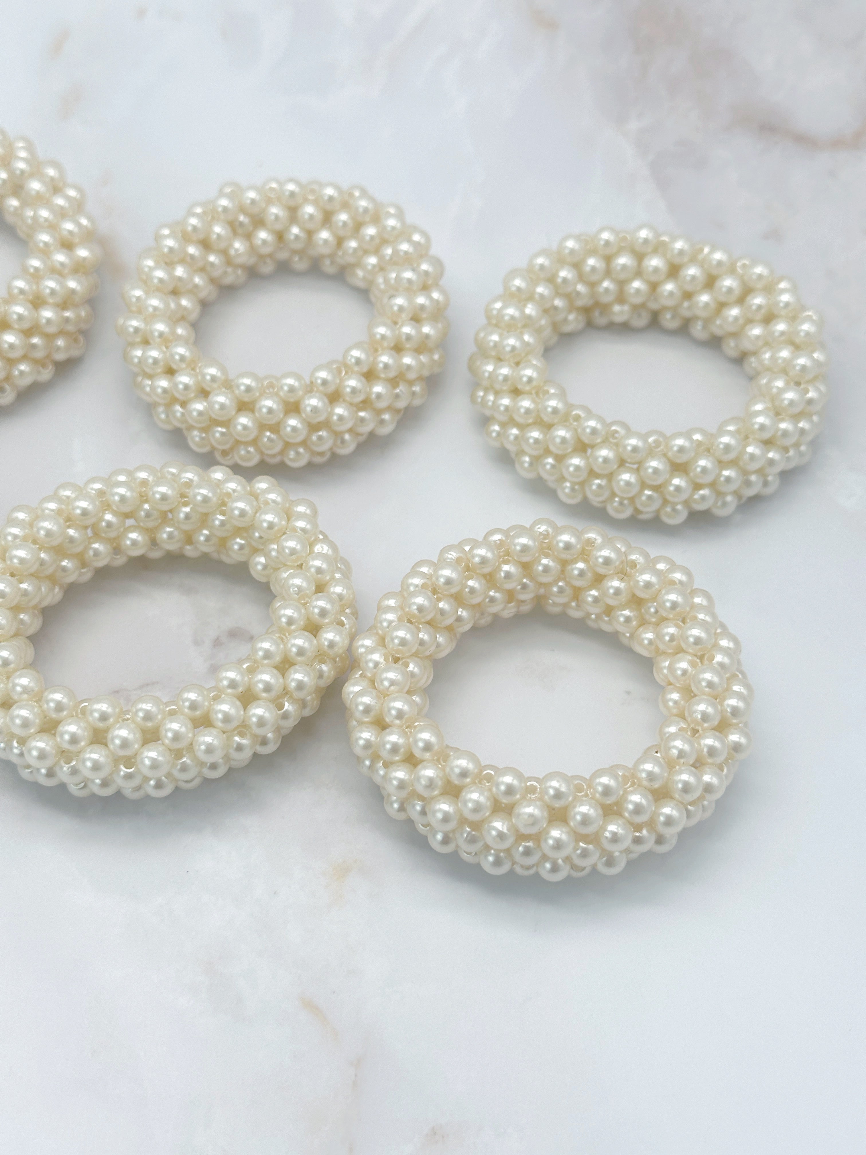 Napkin rings with pearl decoration in a set of 6