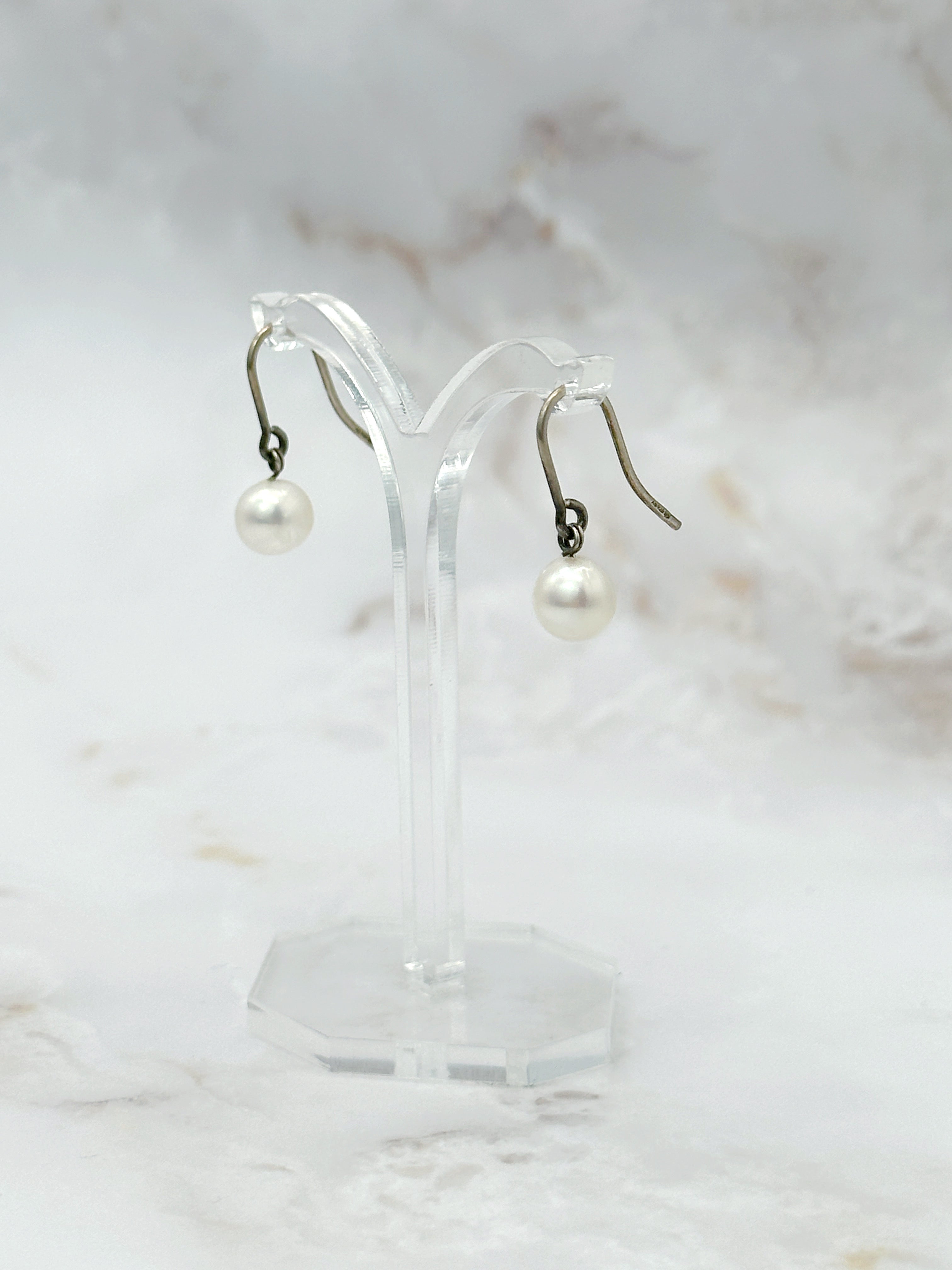 Elegant silver earrings