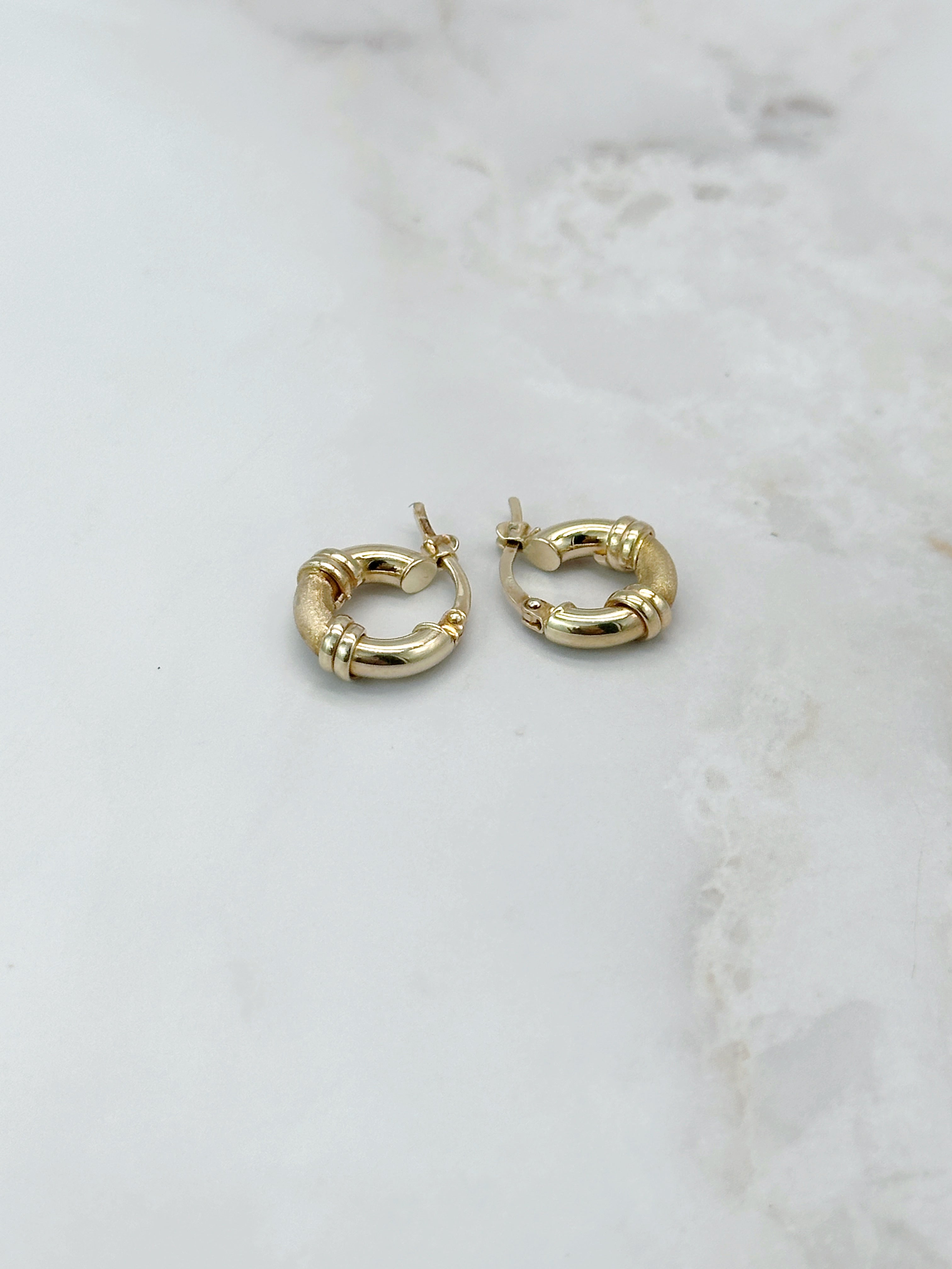 Zierliche Creolen in 585 Gelbgold