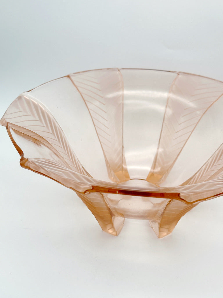 Pink fruit bowl made of Rosalin glass, around 1940