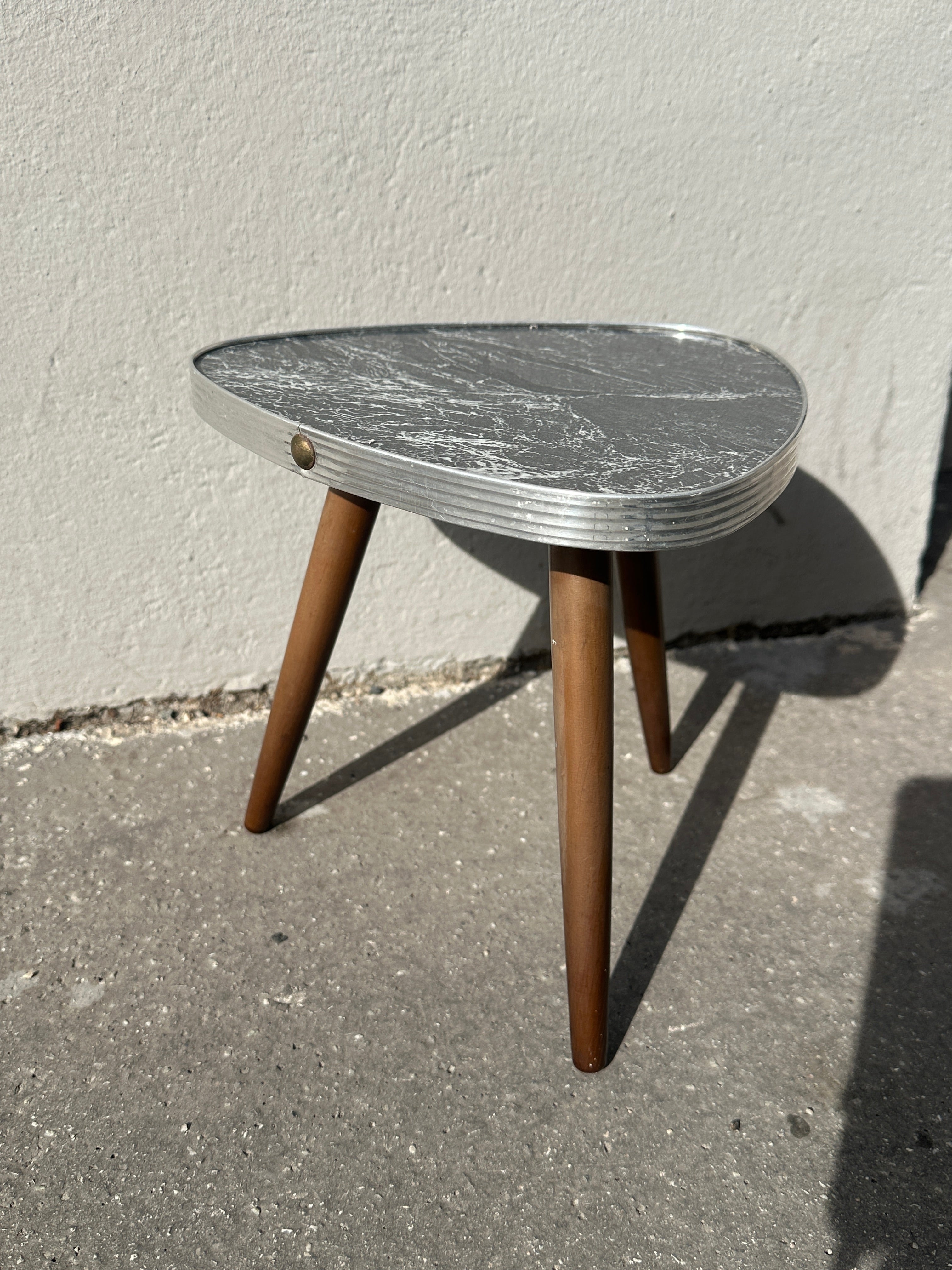 Vintage Blumenhocker im Mid-Century Design, Schwarz-Weiß