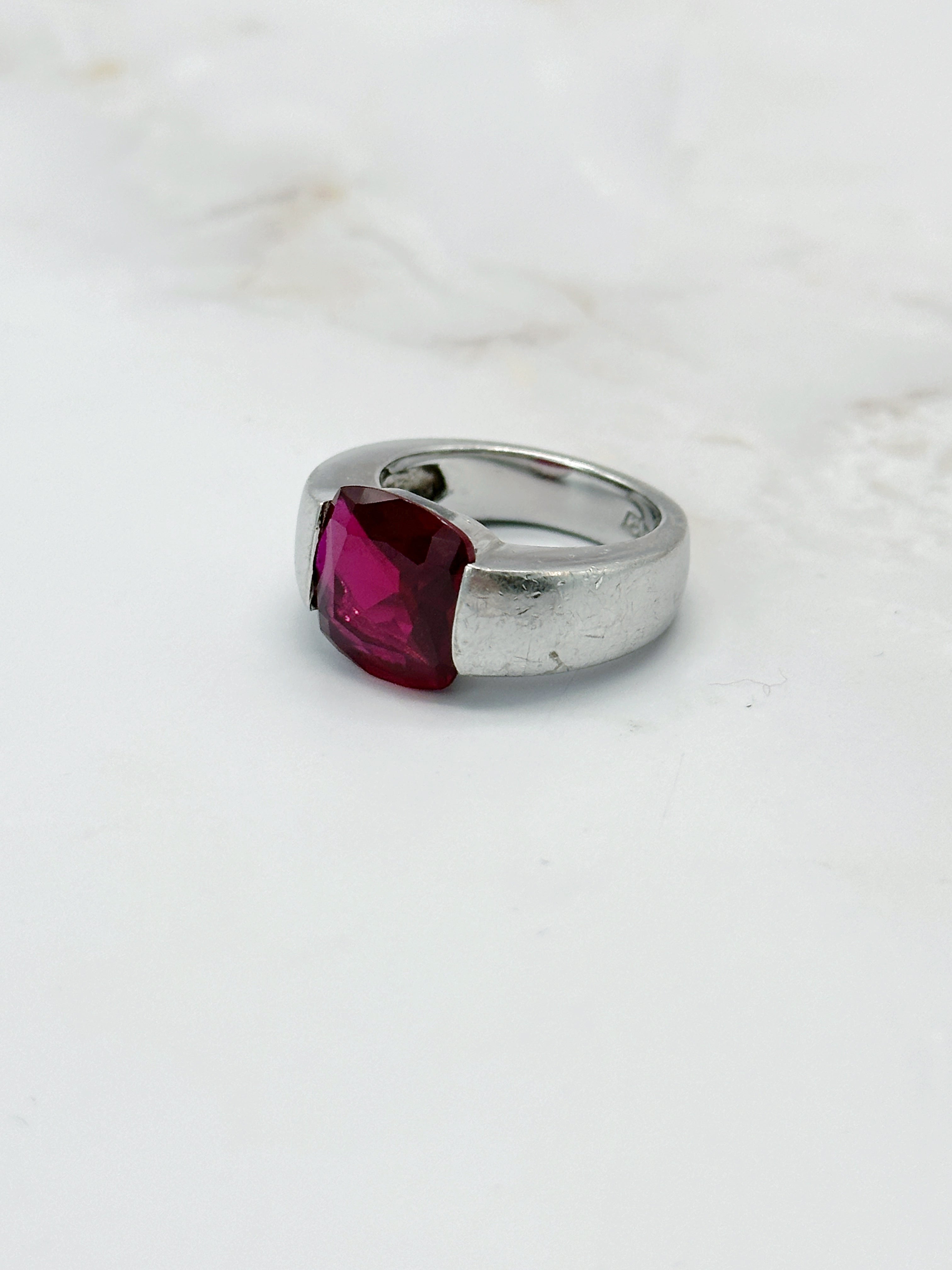 Silver ring with ruby-red glass stone square
