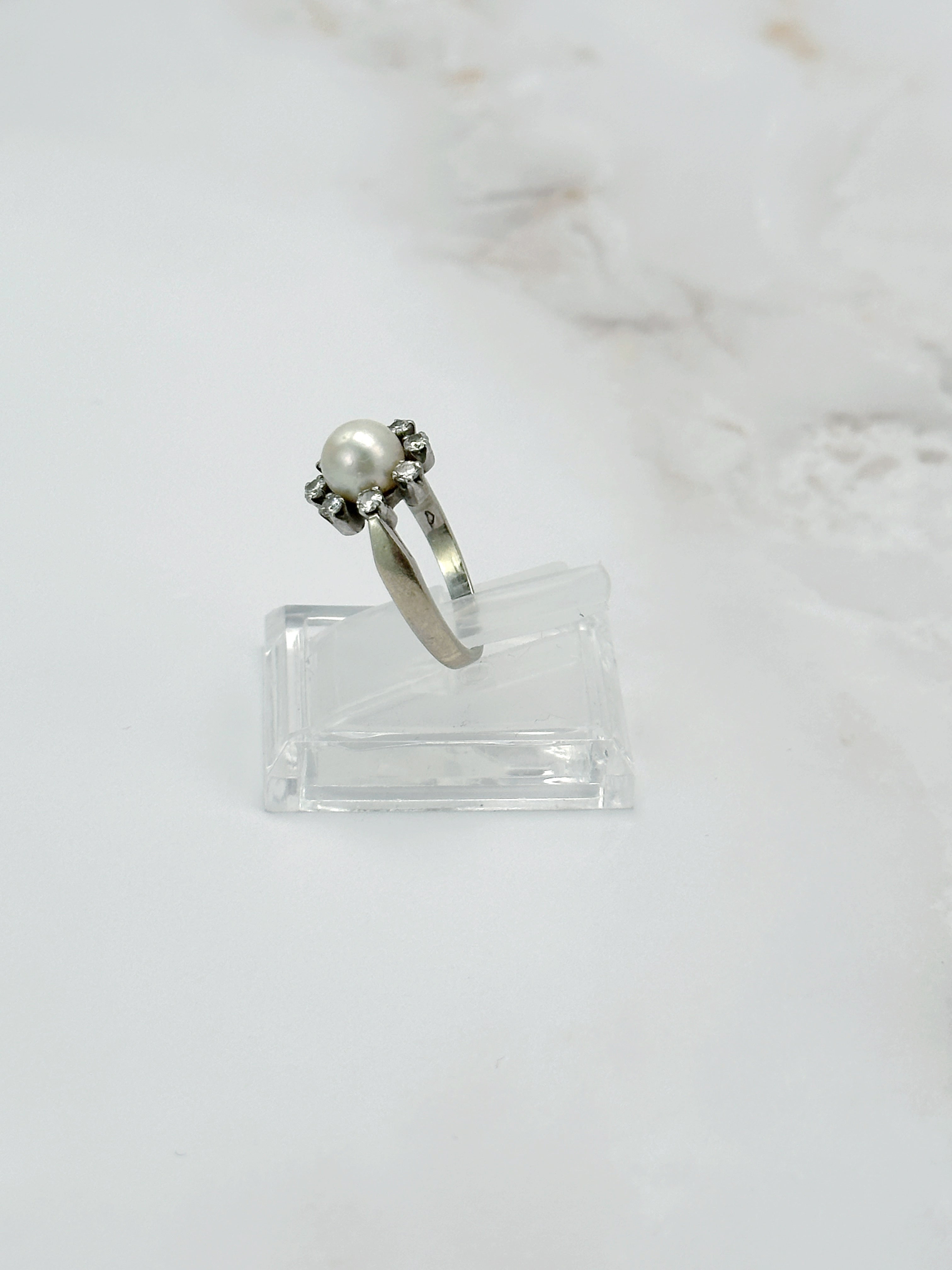 Vintage Weißgoldring mit Zuchtperle & Diamanten