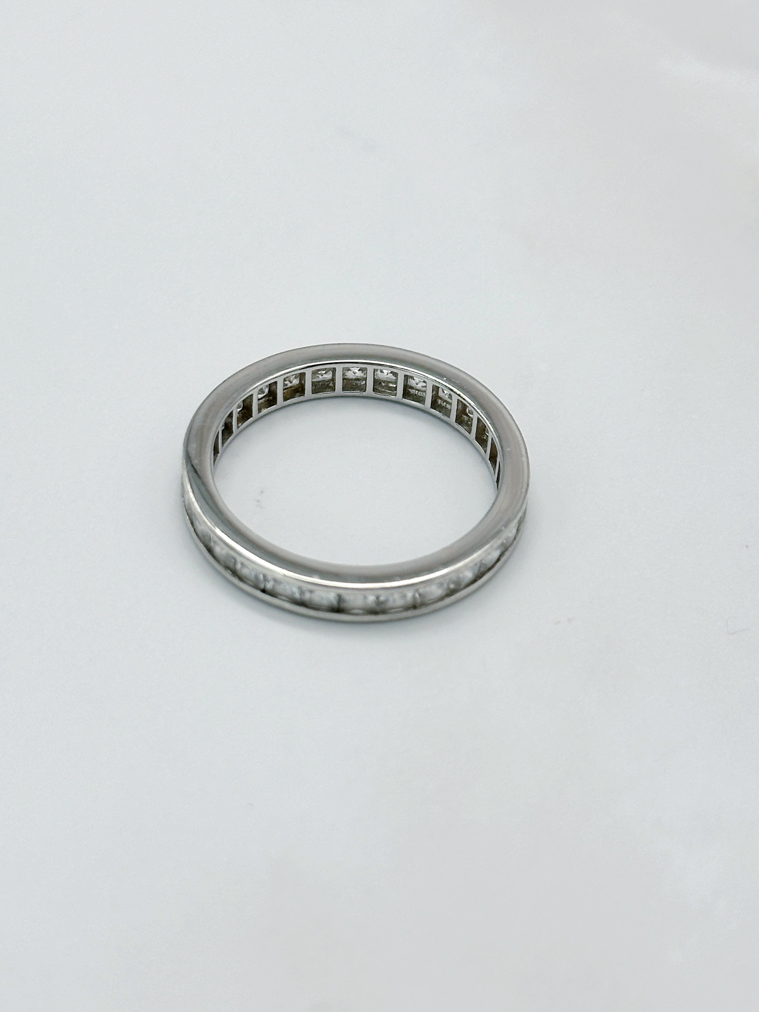 Alliance RIng mit Glaskristallen