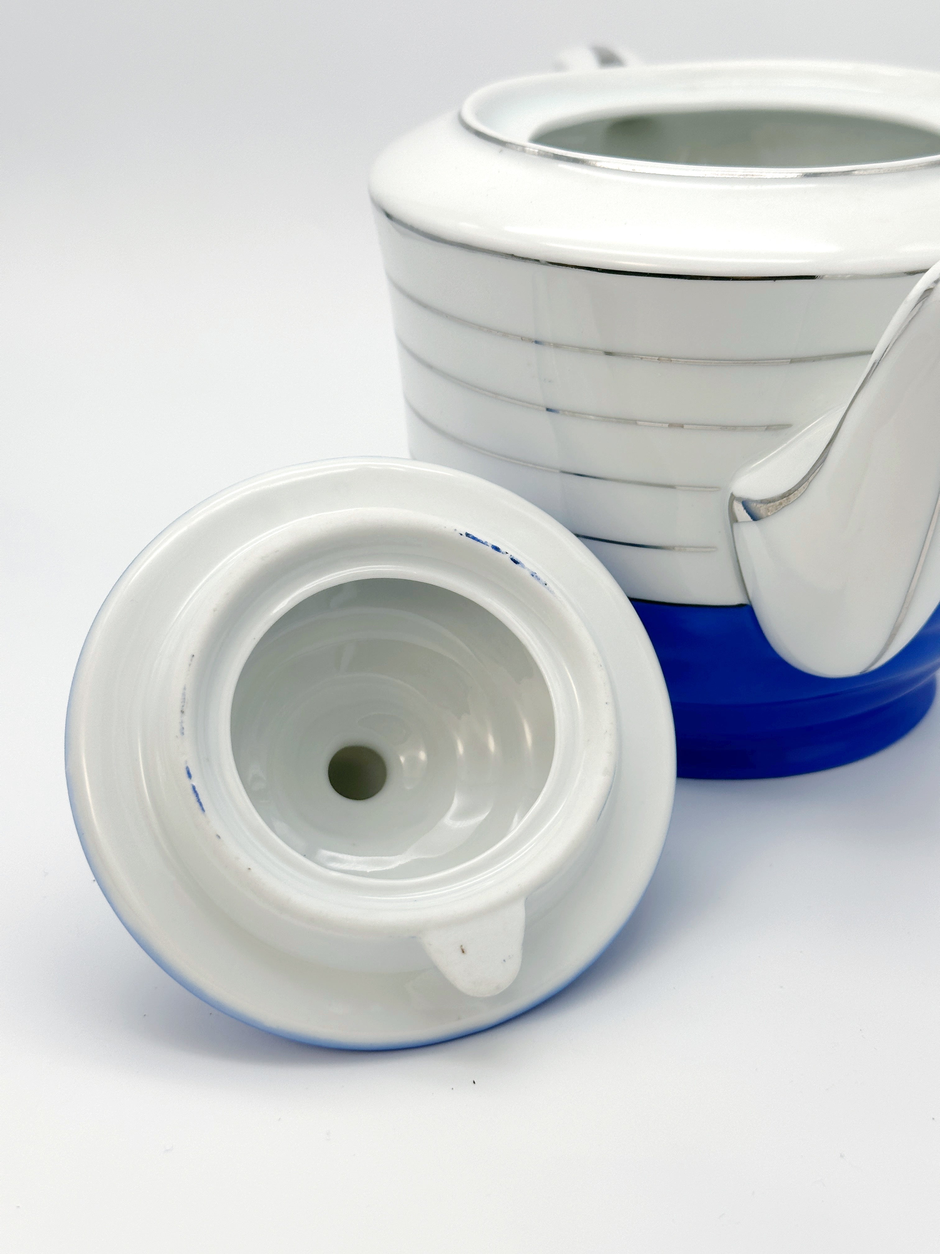 Wunderschöne Teekanne aus Porzellan