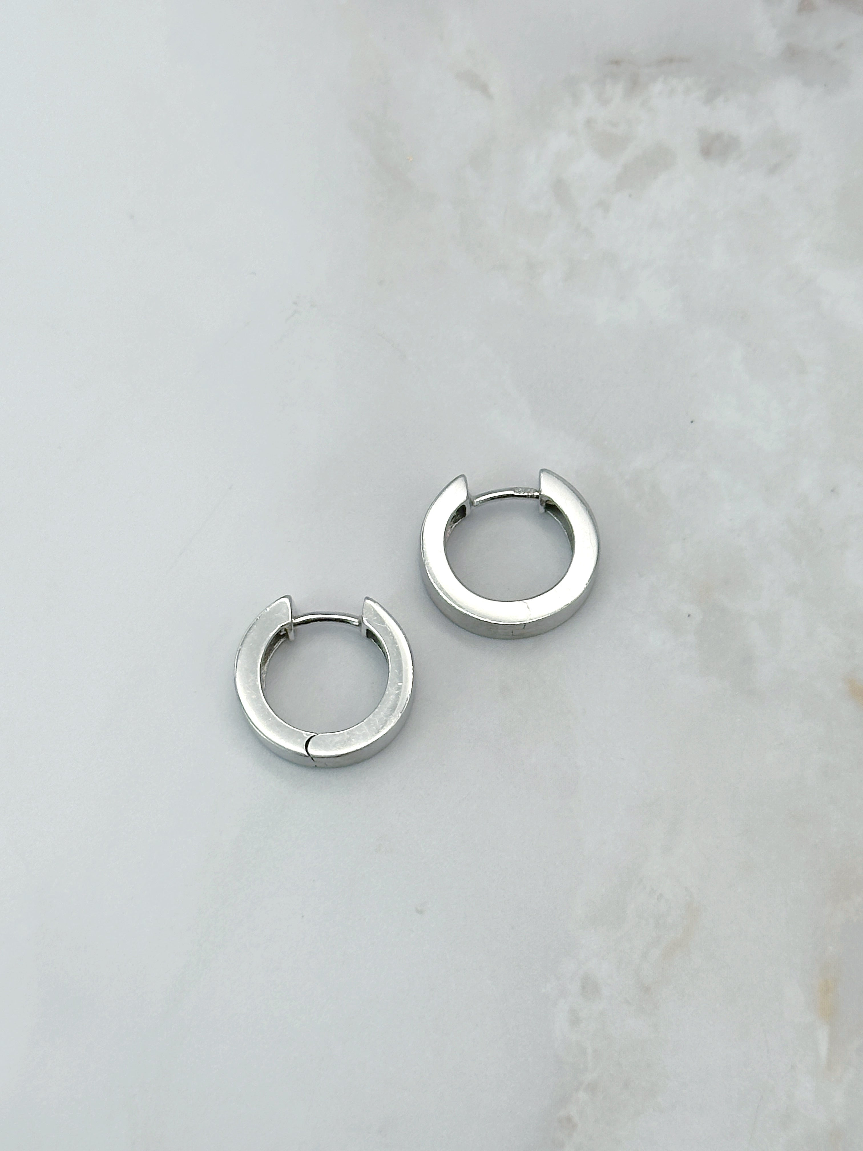 Matte vintage earrings in 585 white gold