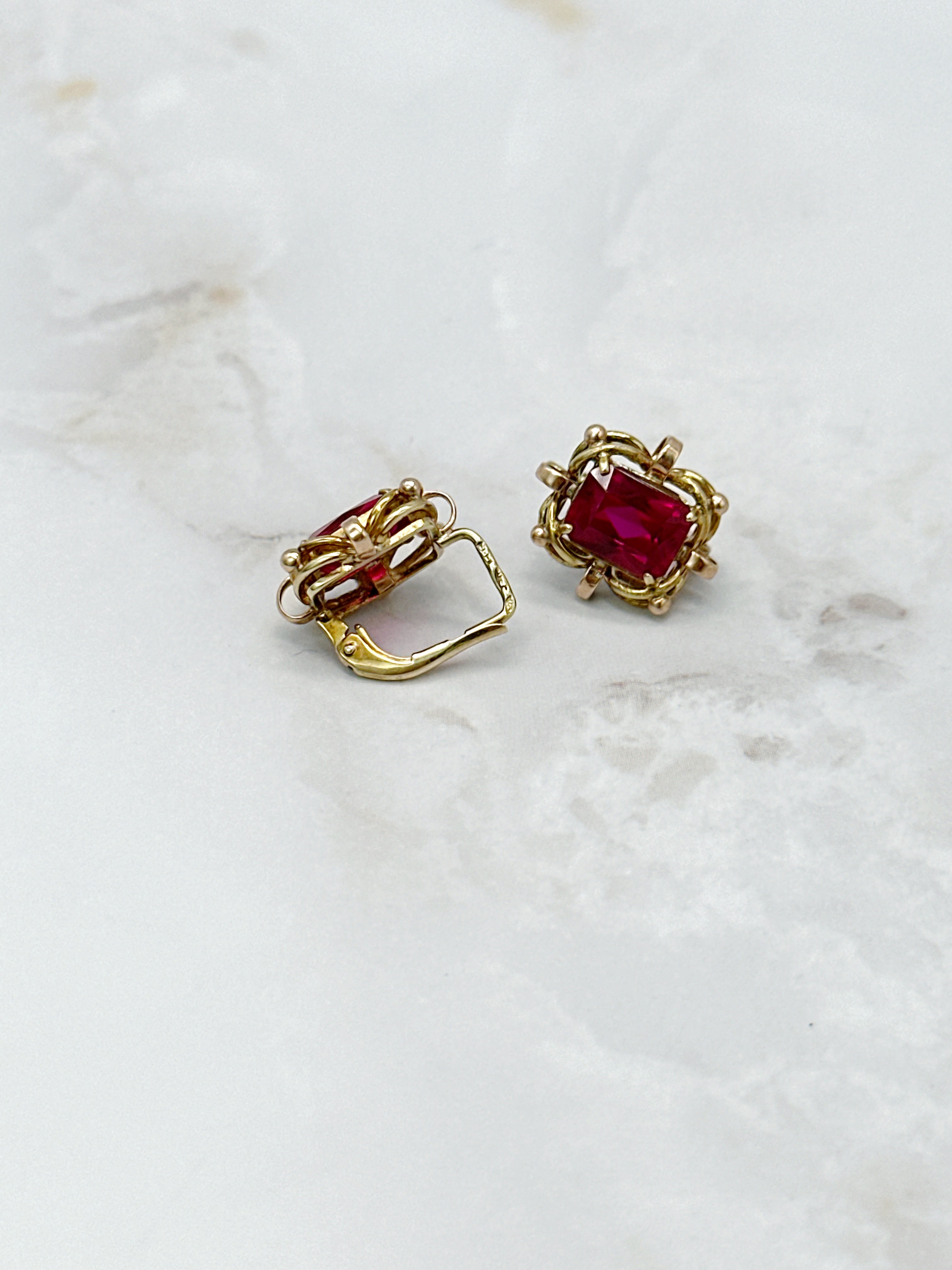 Playful earrings bicolor gold with synthetic ruby