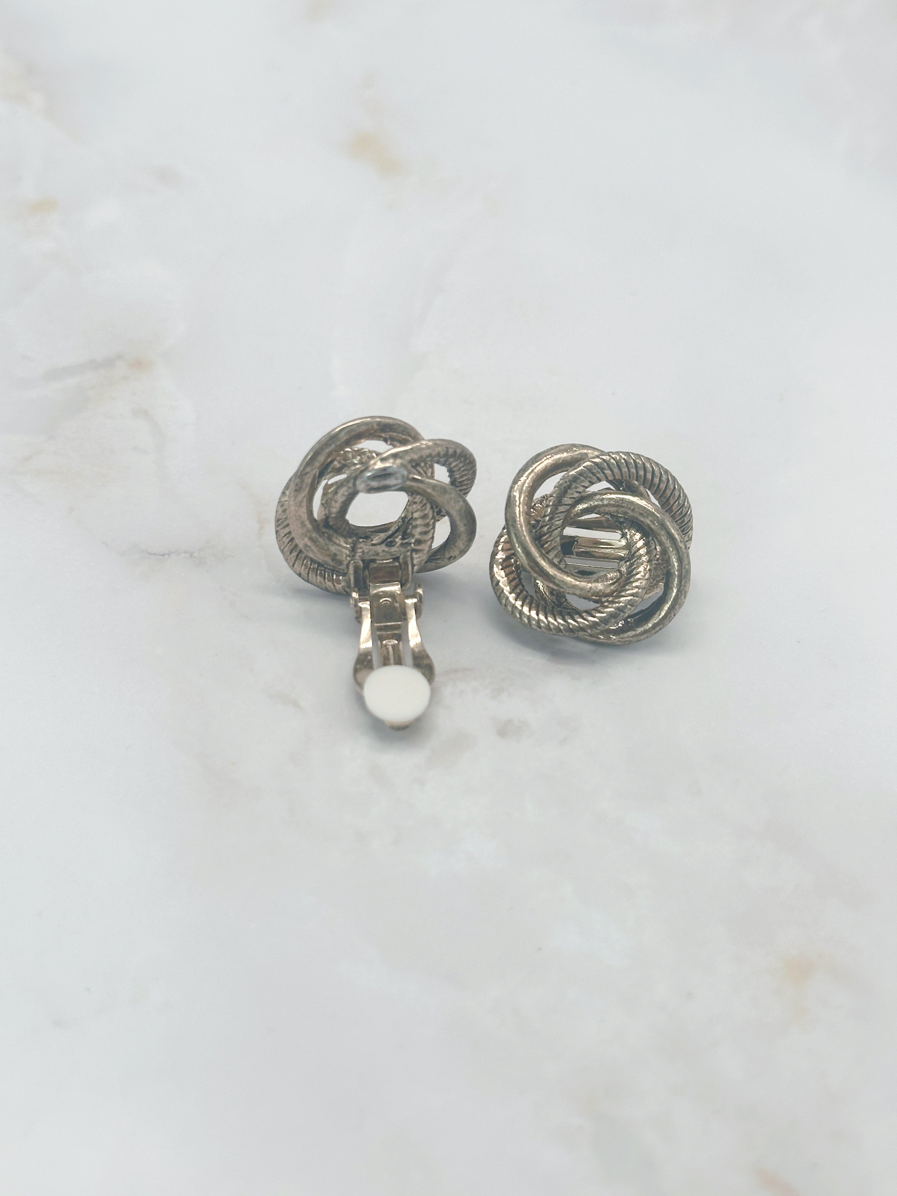 Vintage Ohrclips mit elegantem Knoten-Design