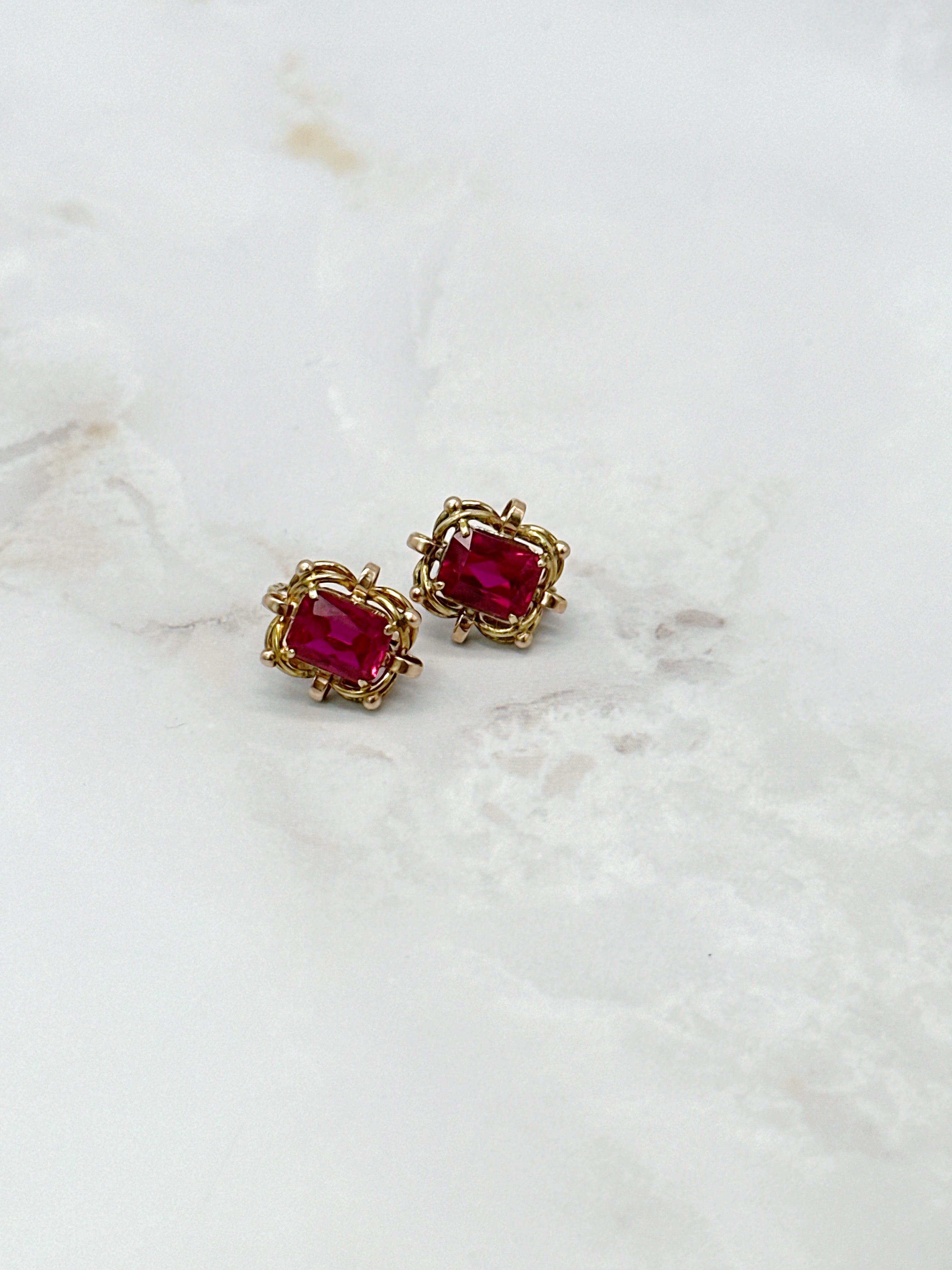 Playful earrings bicolor gold with synthetic ruby