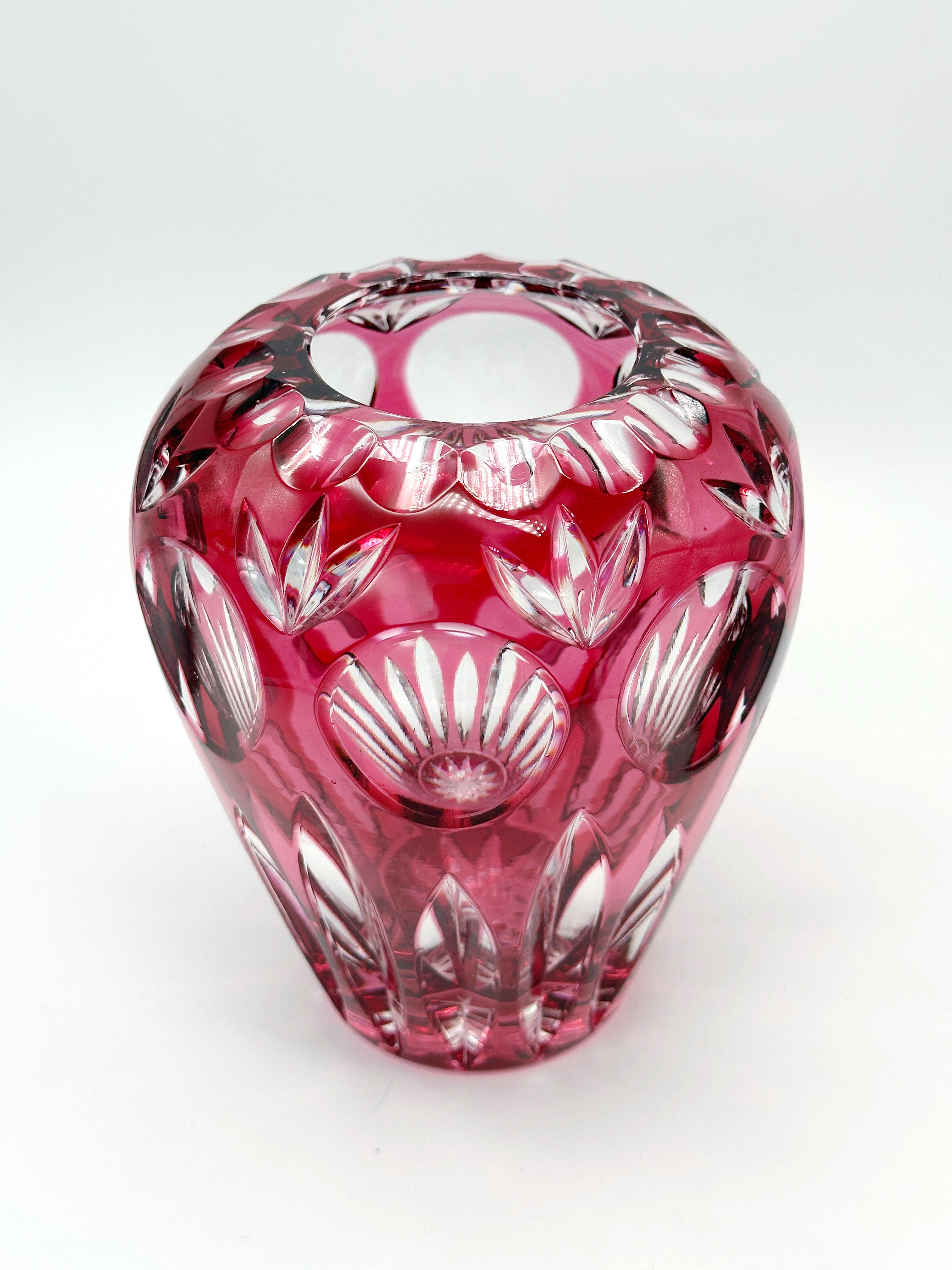 Vintage Vase aus pinkem Überfangglas