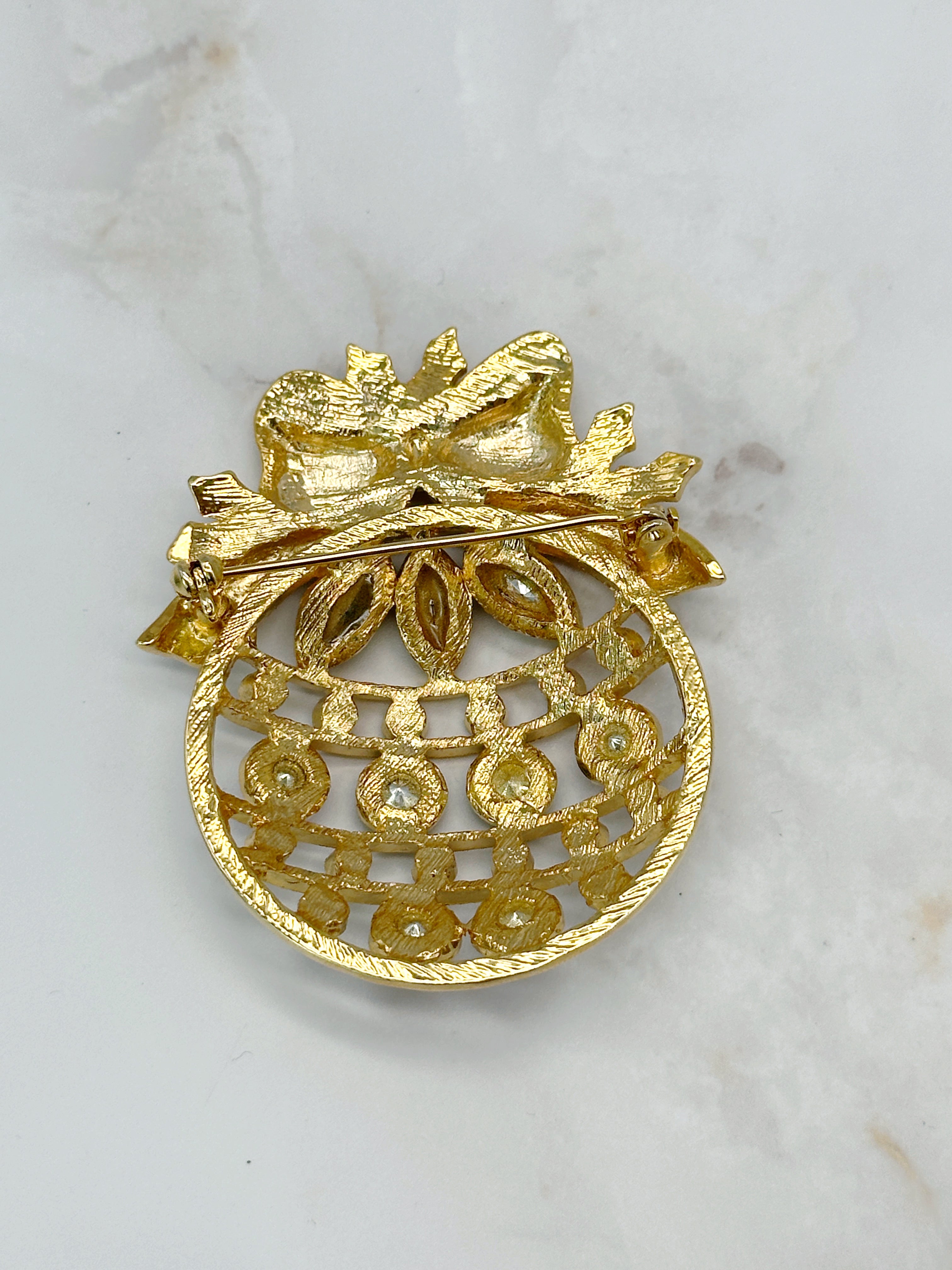 Festliche Vintage Brosche mit Schleife und bunten Kristallen, 80er Jahre