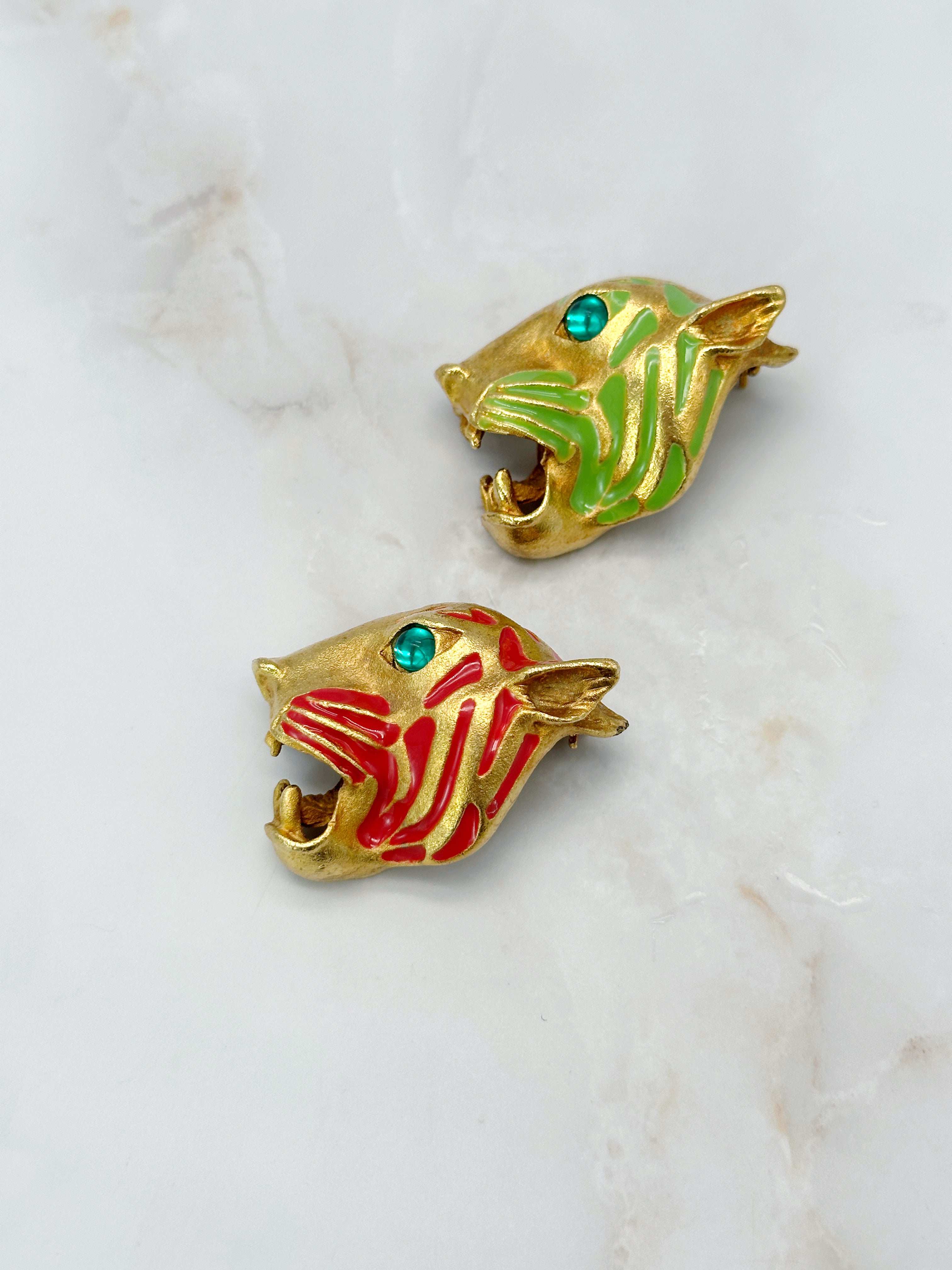 Vintage brooch tiger head enamel & rhinestones