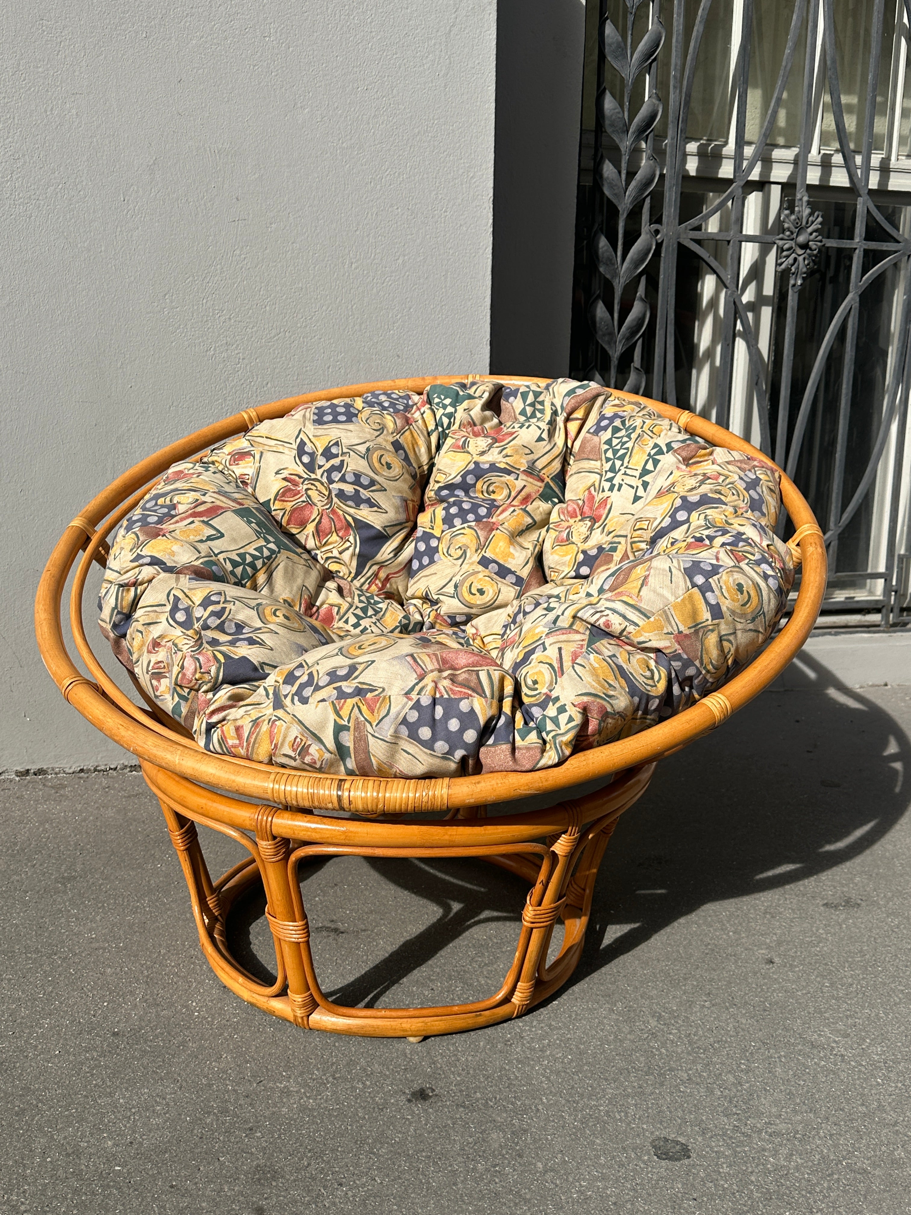 Vintage Papasansessel aus Rattan mit Auflage