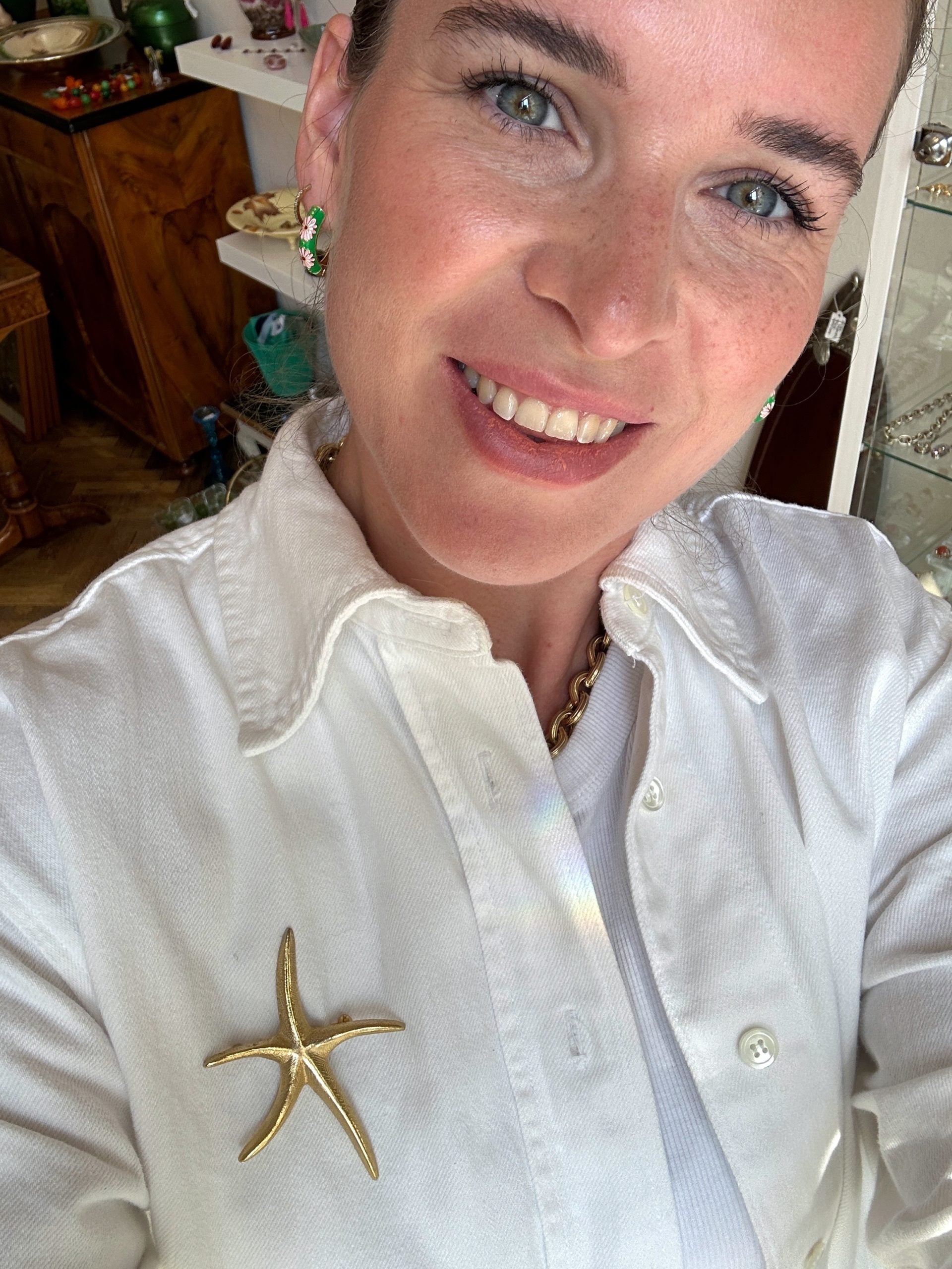 How to wear a brooch