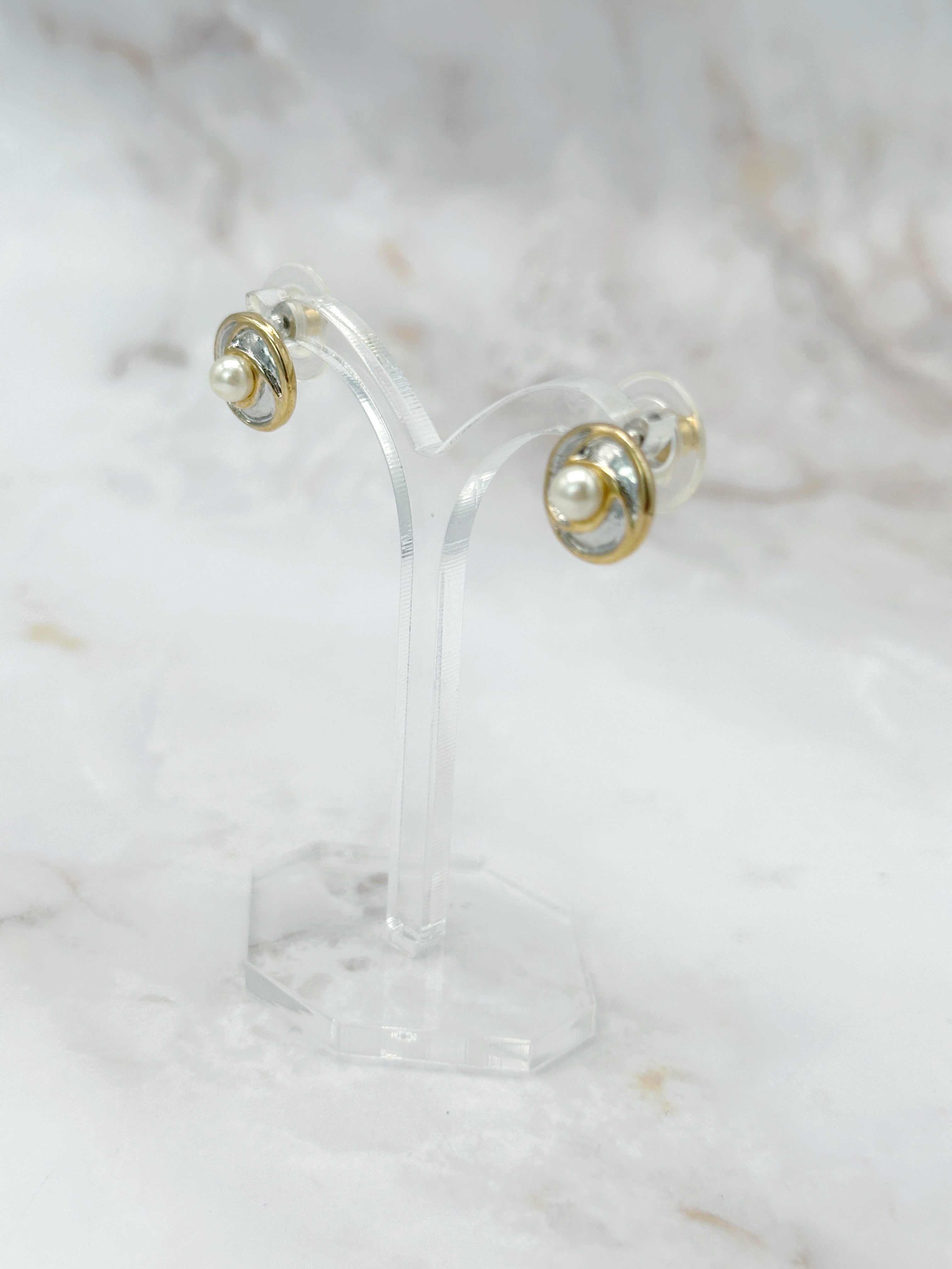 Vintage Ohrstecker mit Mallorca-Perle in Vergoldung