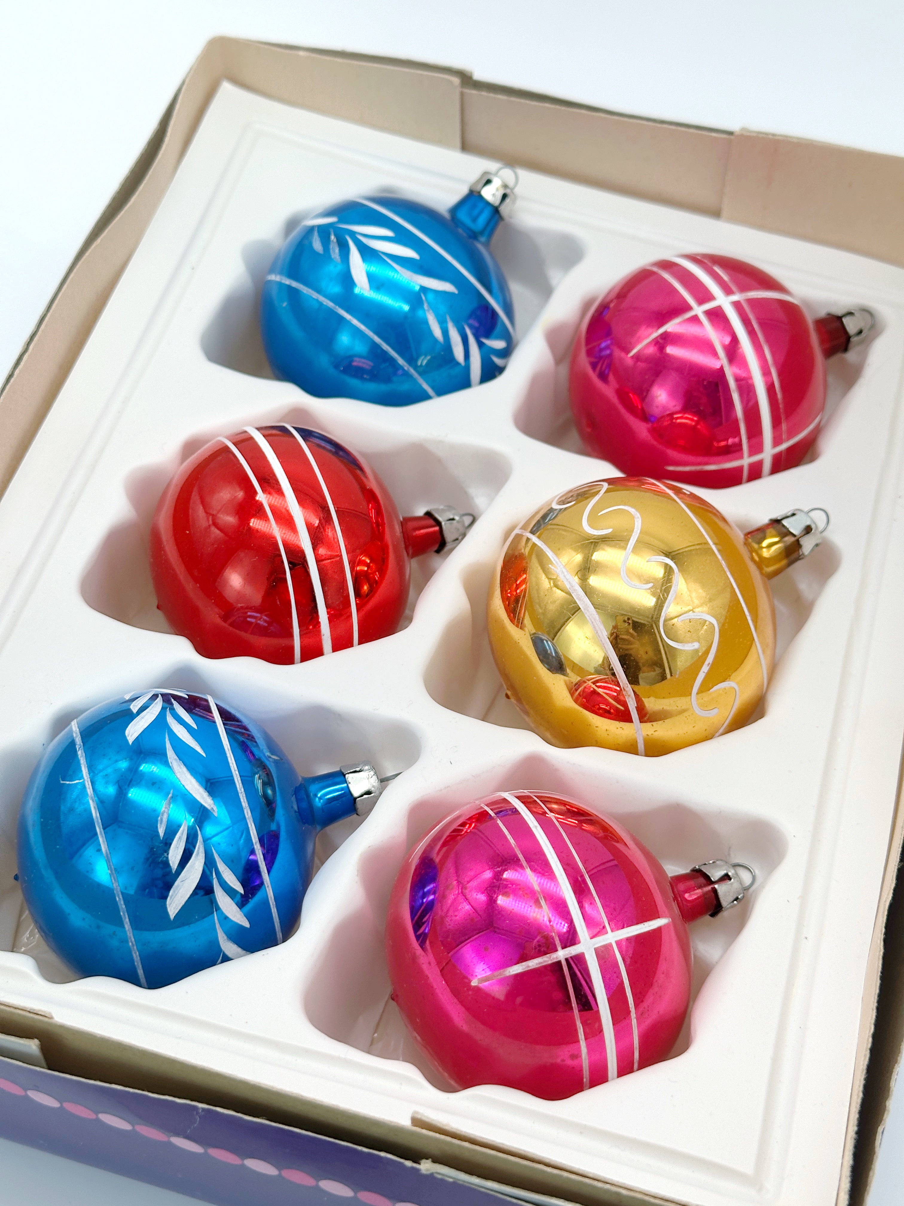 Set aus 6 bunten Vintage Weihnachtskugeln