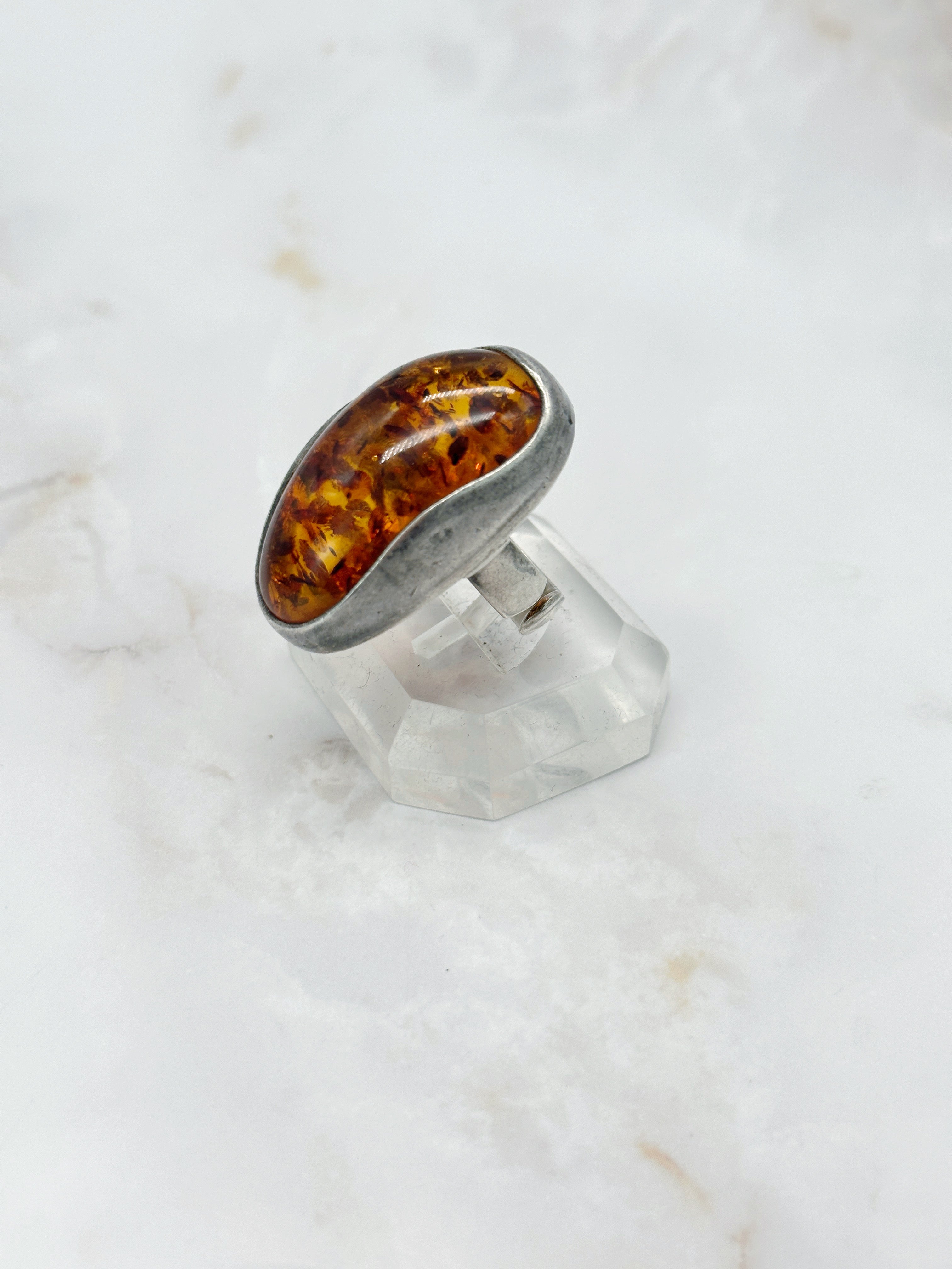 Statement Ring mit Bernstein und Silber