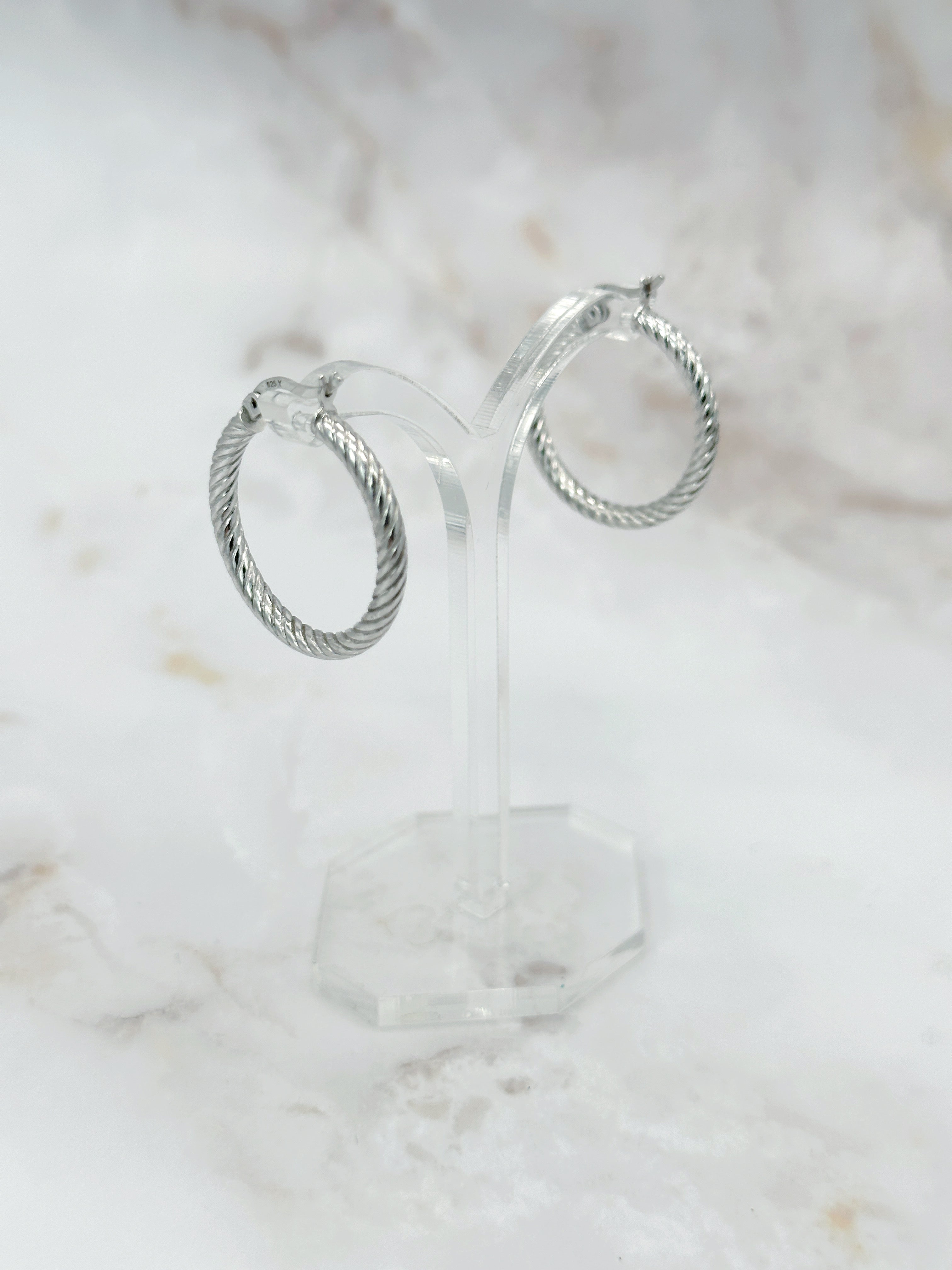 Klassische Creolen aus 925 Sterling Silber mit gedrehtem Muster