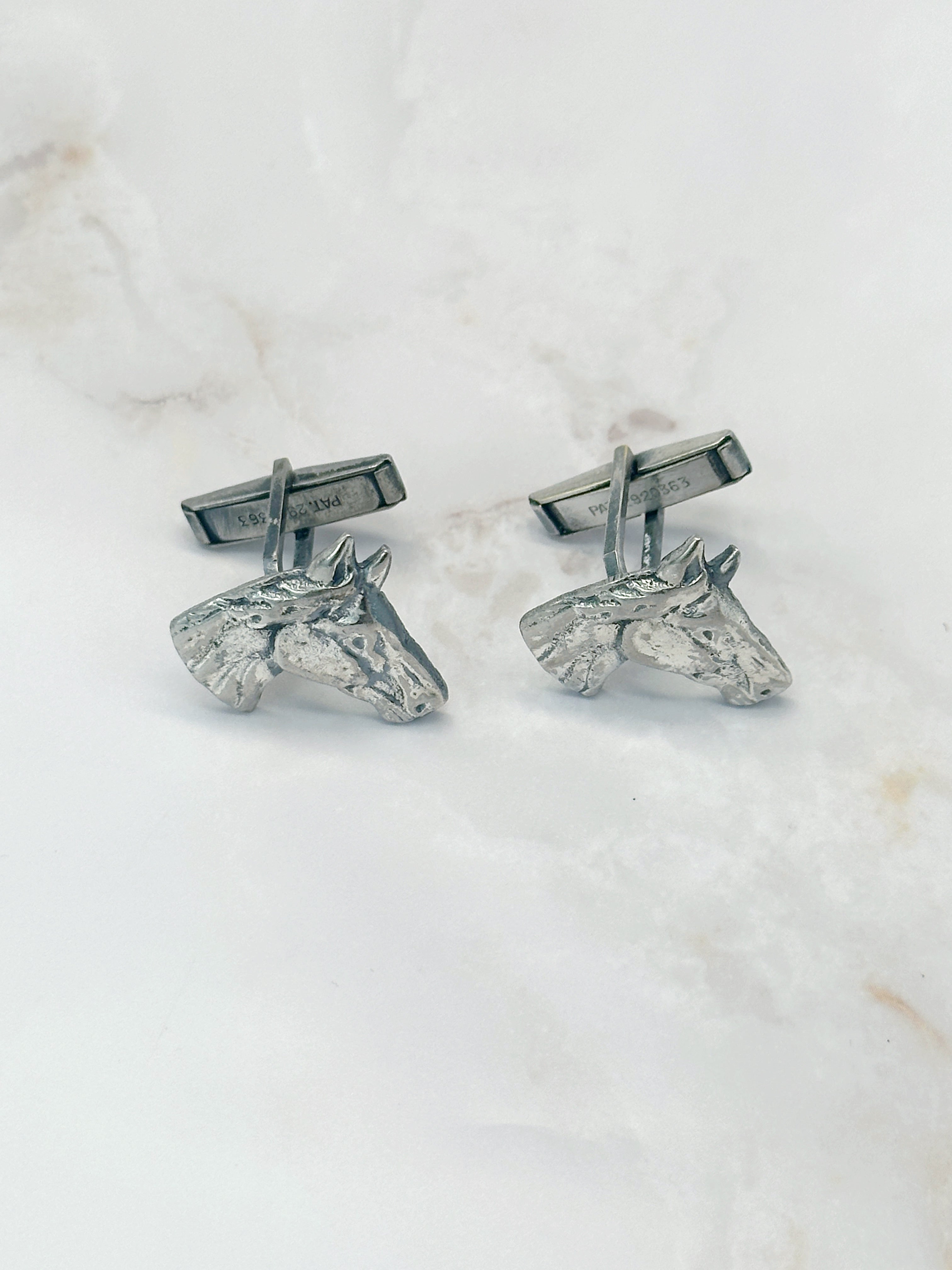 Versilberte Manschettenknöpfe mit Pferdekopf Motiv