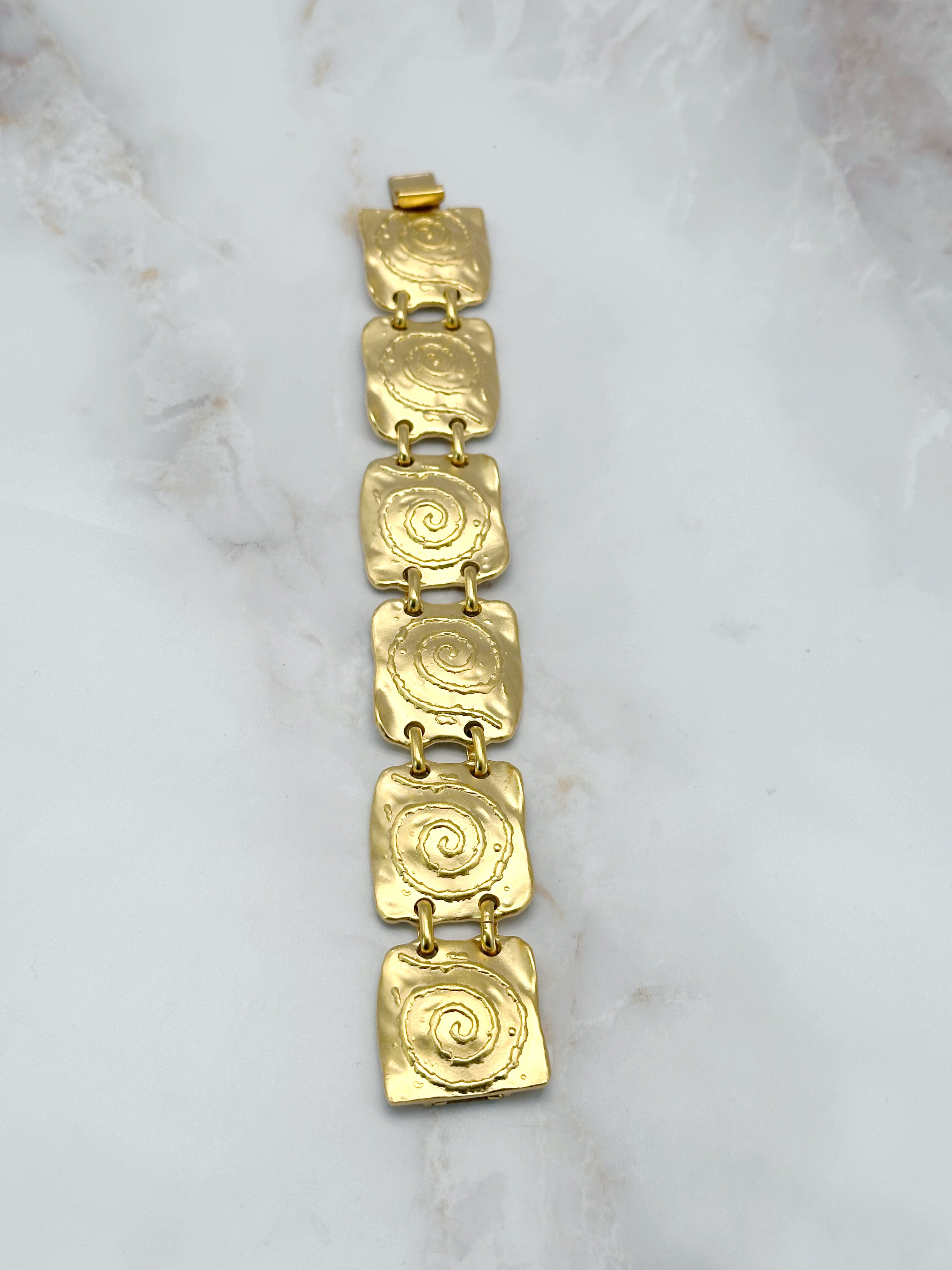 Matt vergoldetes Vintage Armband mit quadratischen Spiral-Gliedern