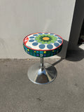 Mid-Century Hocker mit Tulpenfuß und buntem Retro-Stoff