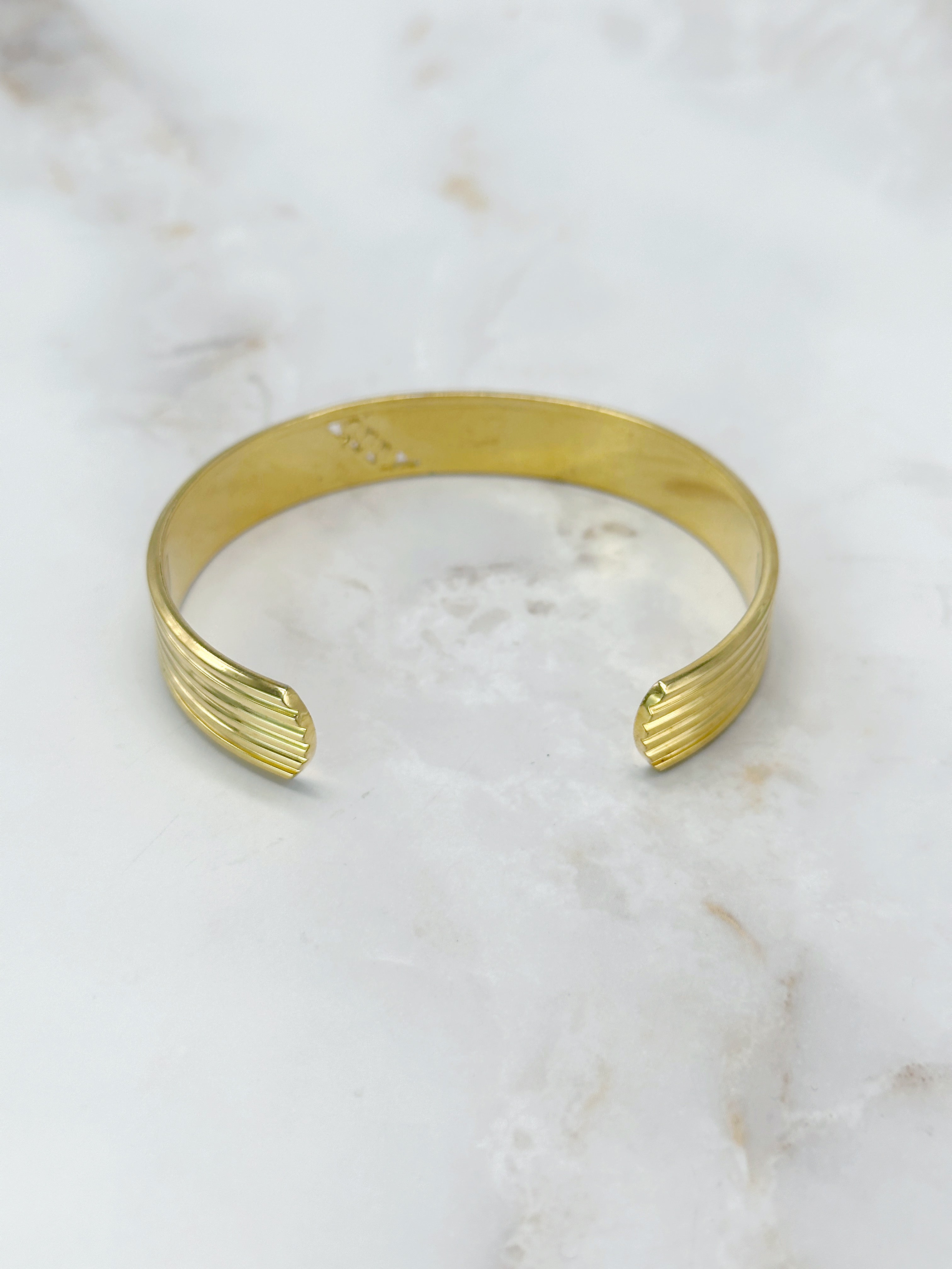 Vintage bangle with sparkling rhinestones