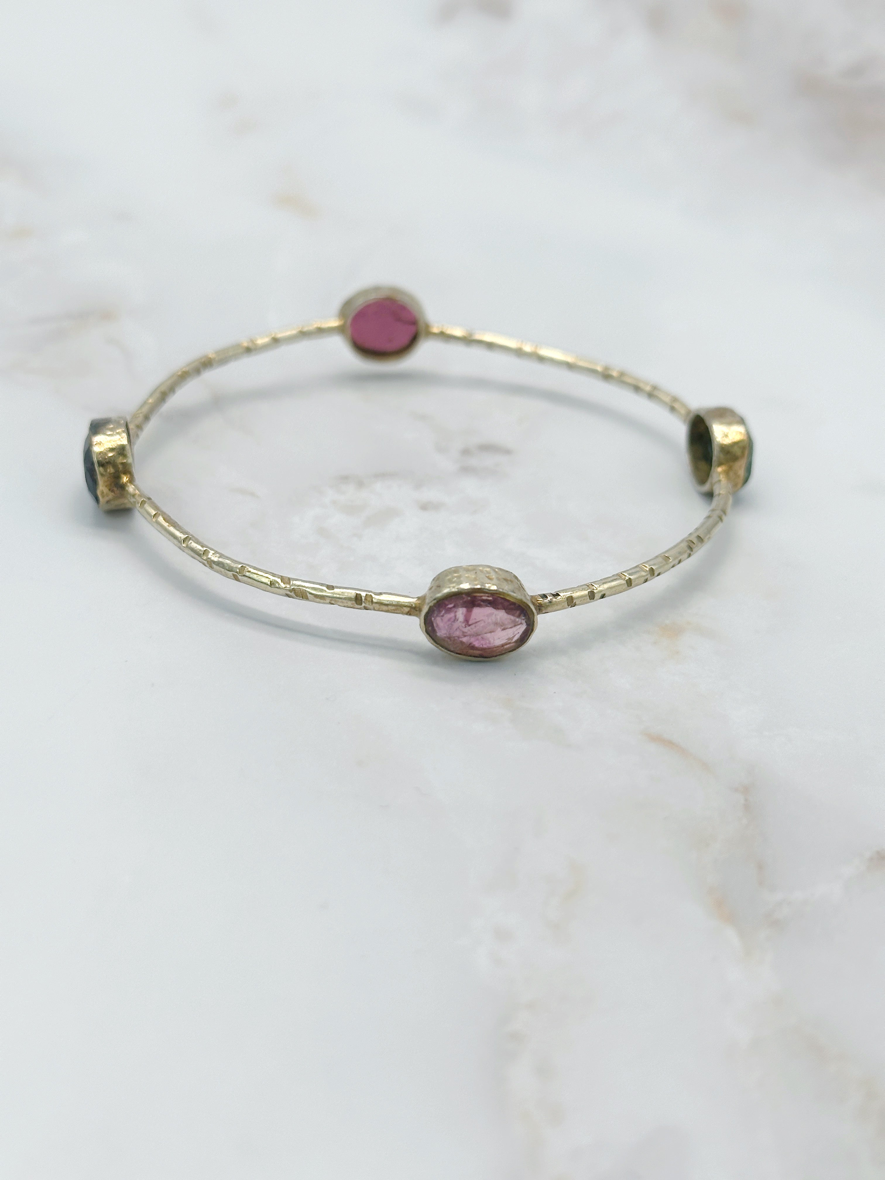 Gold-plated vintage bangle made of 925 sterling silver with gemstones