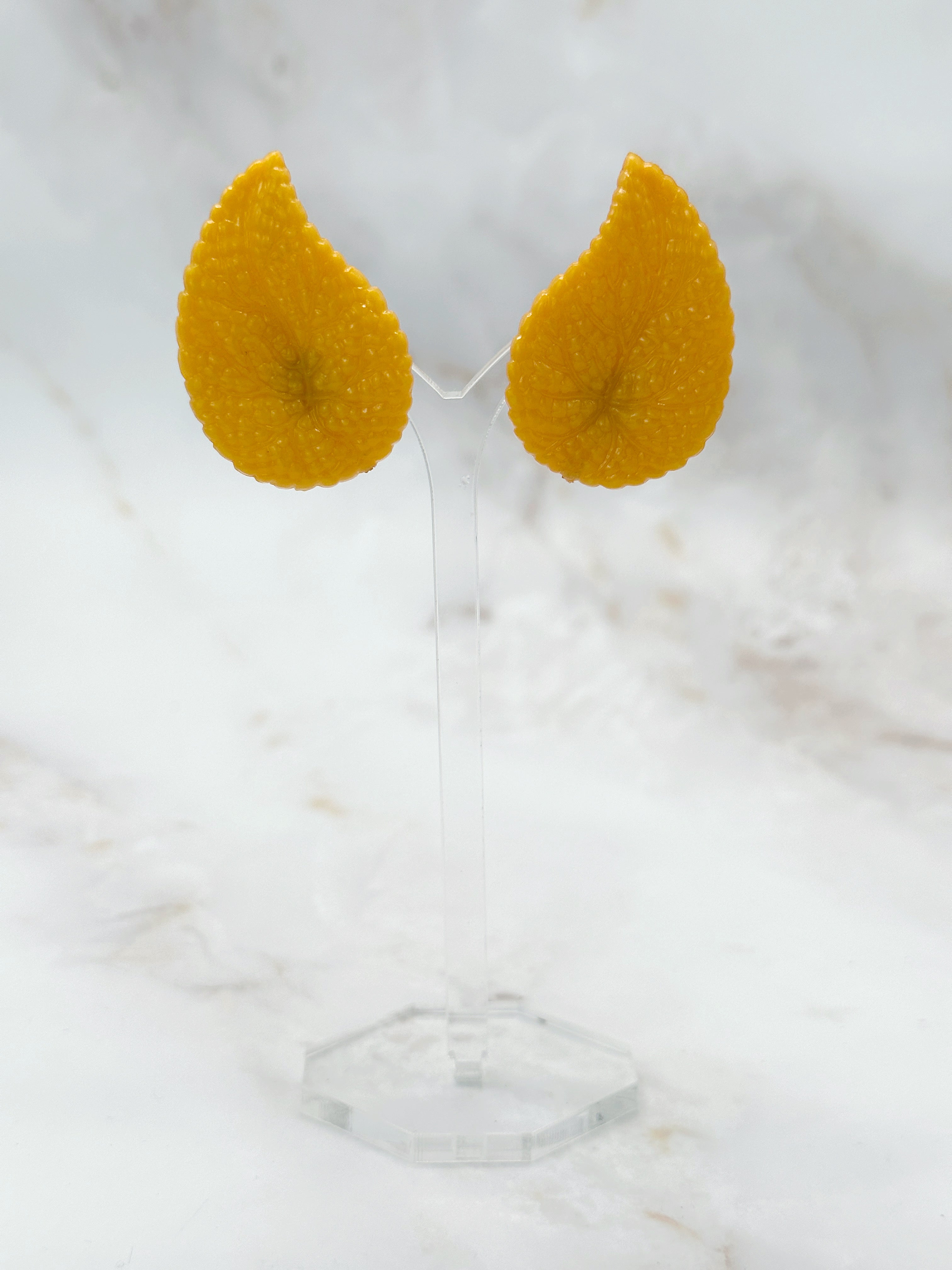 Vintage Blatt Ohrclips Orange Lucite