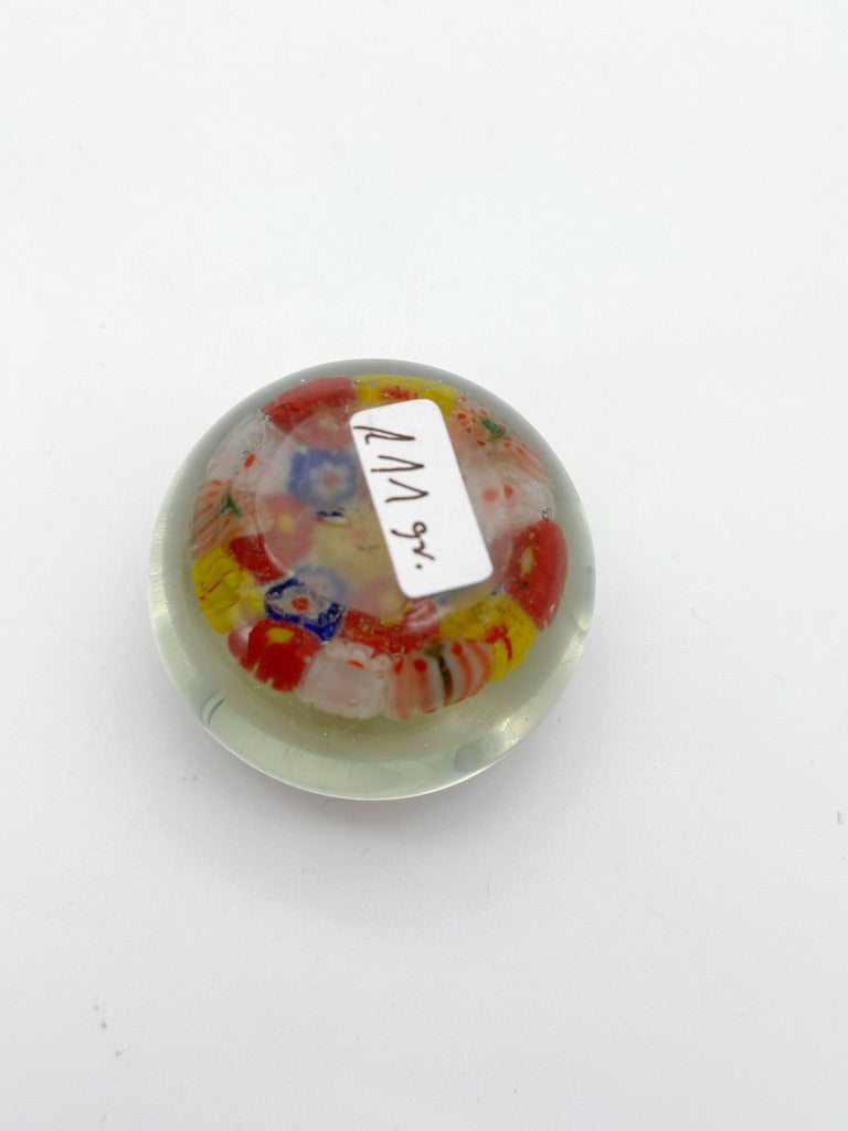 Paperweight mit Blumenmuster um 1930
