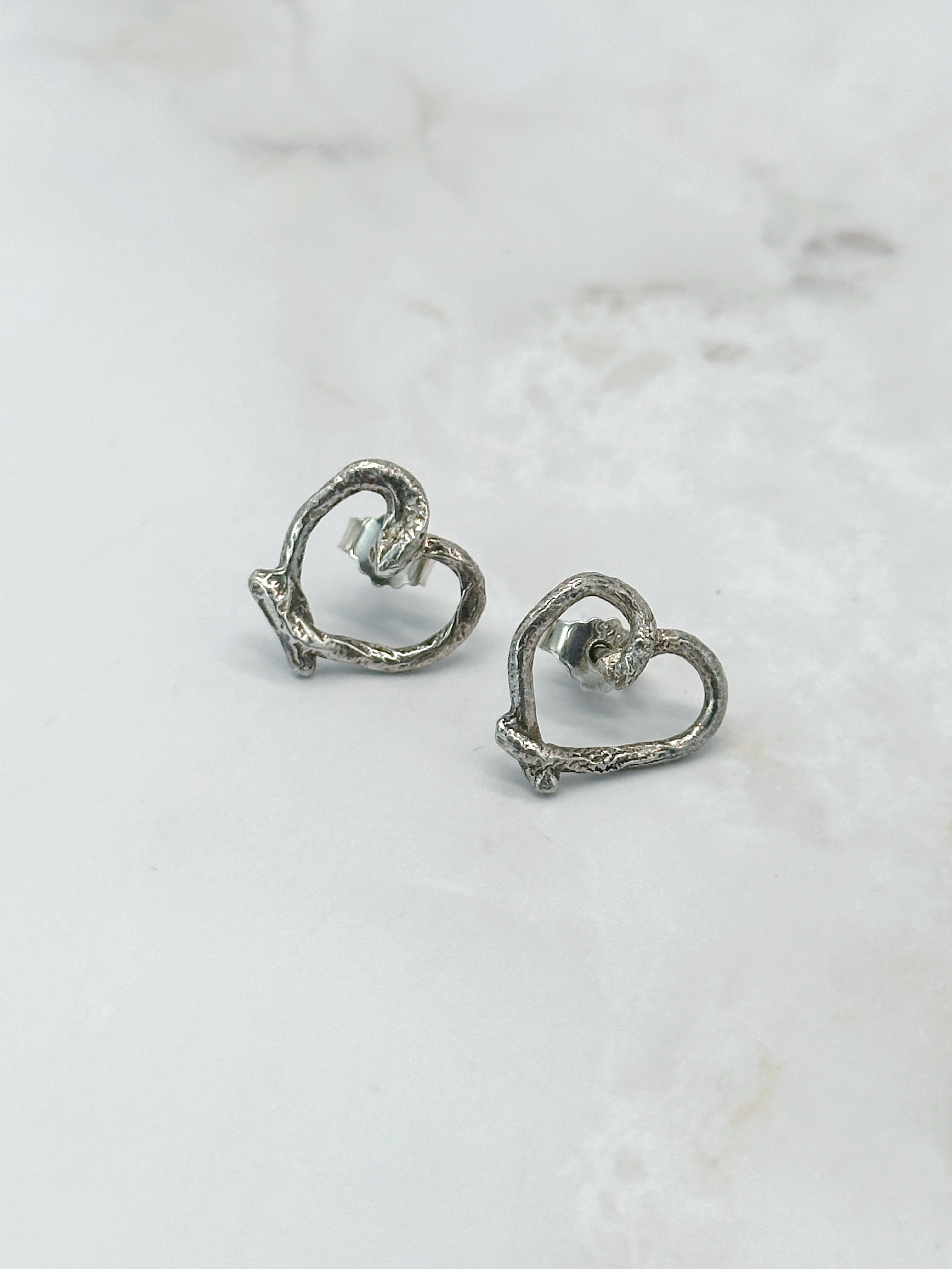 Minimalistische Herz-Ohrstecker aus 925 Sterling Silber