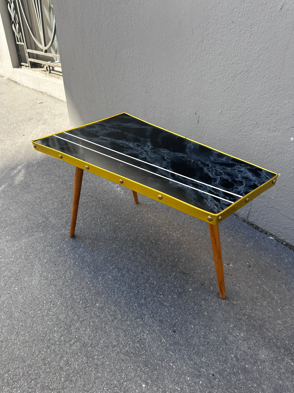Mid-Century Hocker in Trapezform aus der DDR um 1960/70