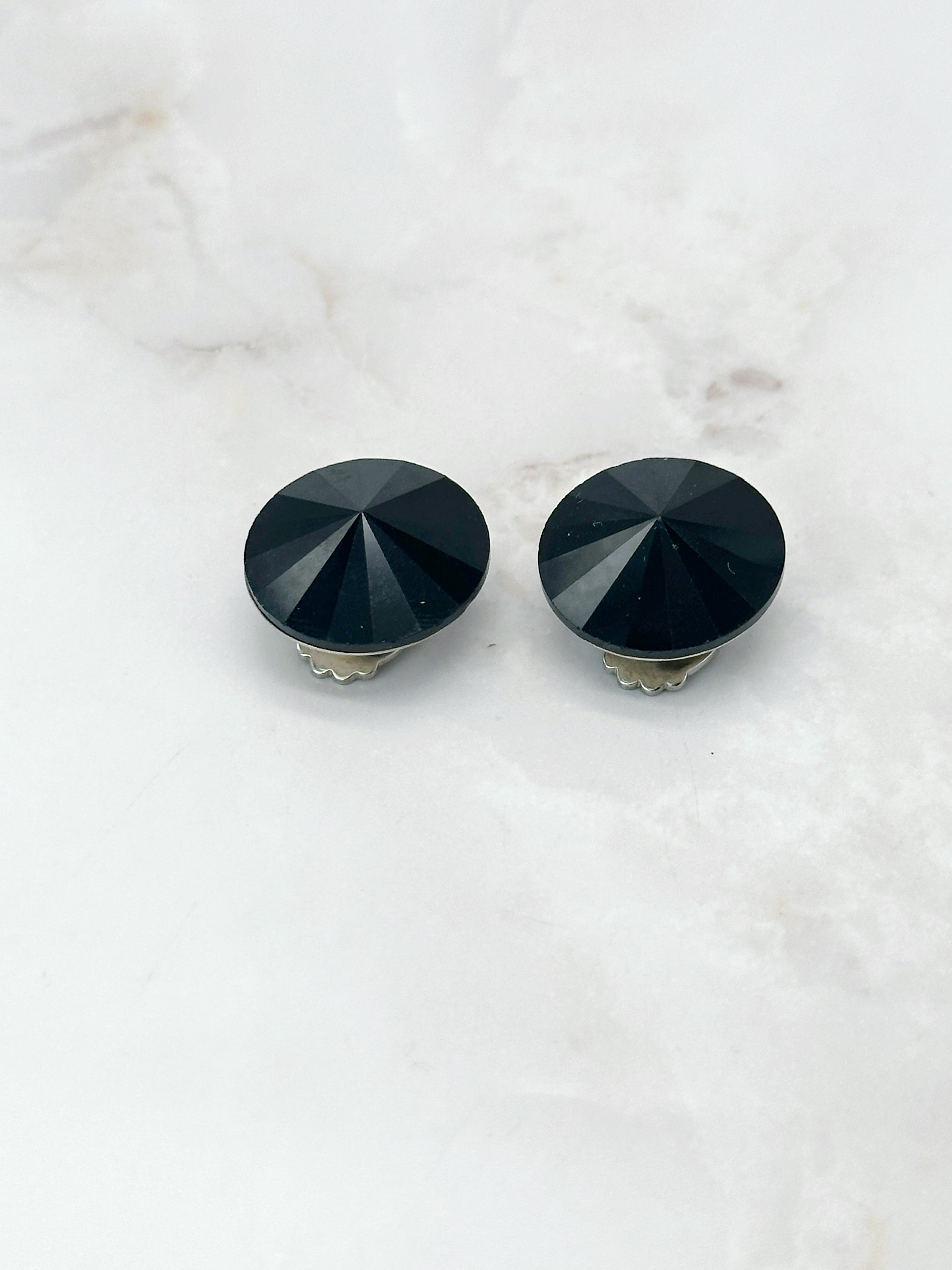 Vintage Ohrclips mit schwarzem rundem Glas