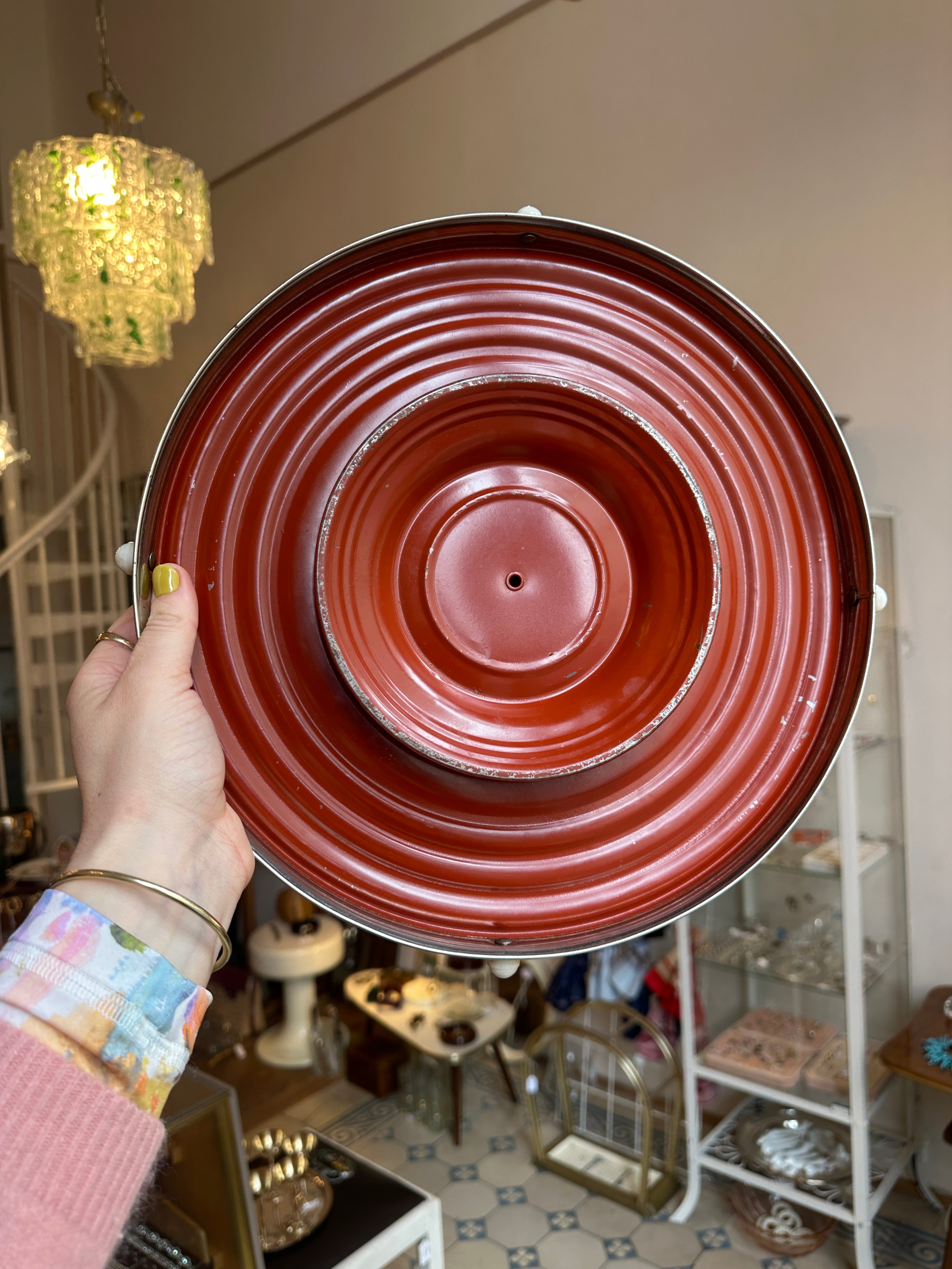 Drehbare Servierplatte aus Spiegelglas mit rotem Blumenmotiv