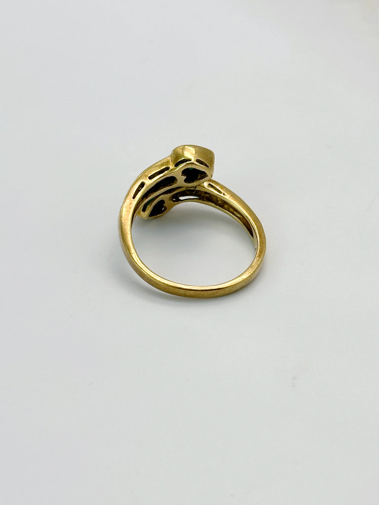 Vintage Ring mit Smaragden im Herzschliff