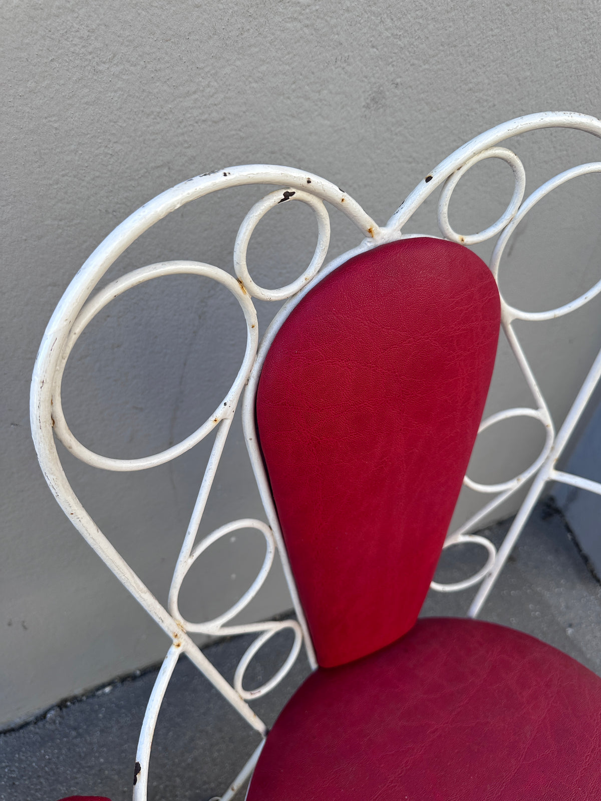 Vintage Gartensessel mit roter Polsterung – 2er-Set