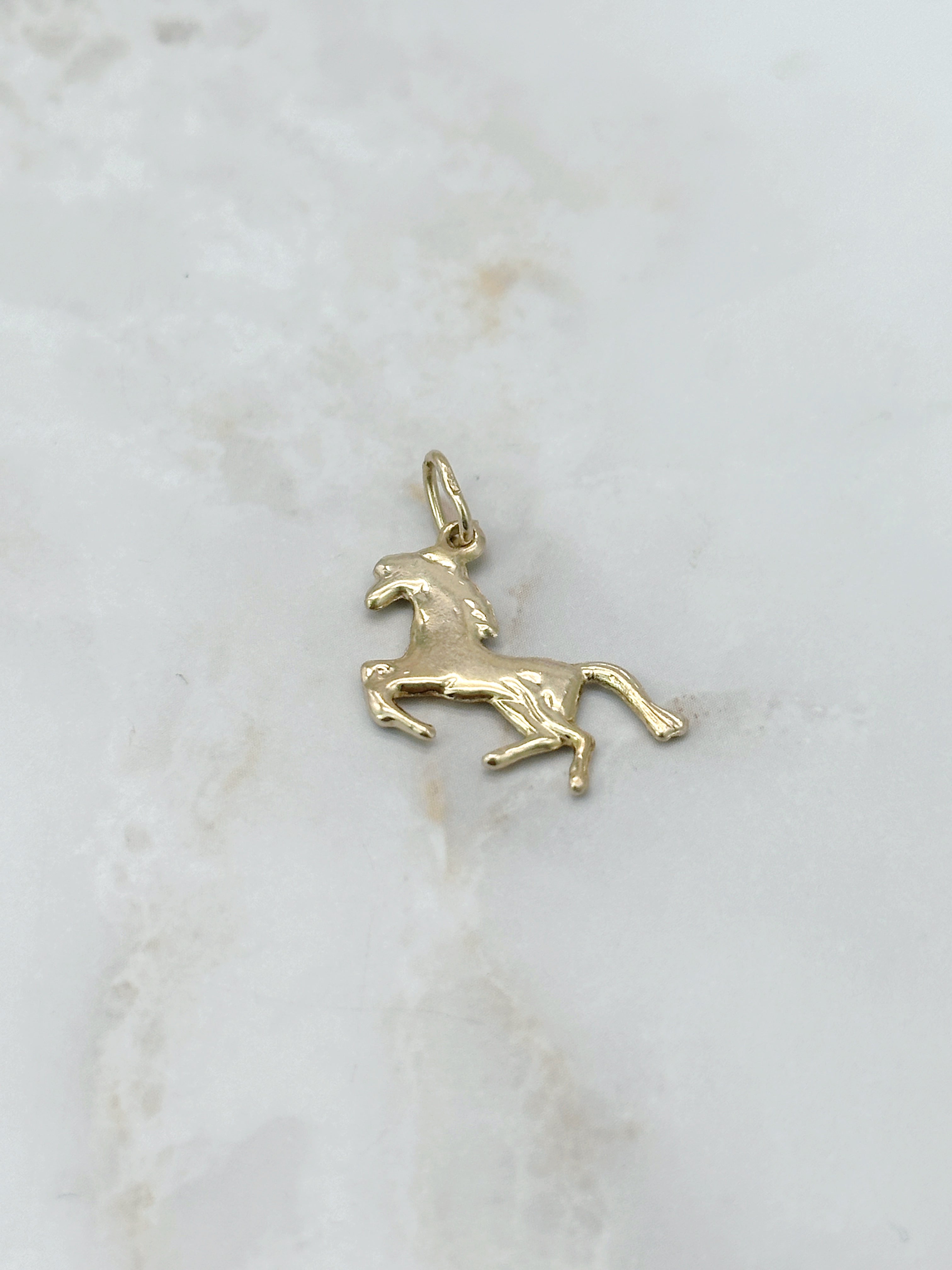 Charm Anhänger mit steigendem Pferd in 585 Gelbgold