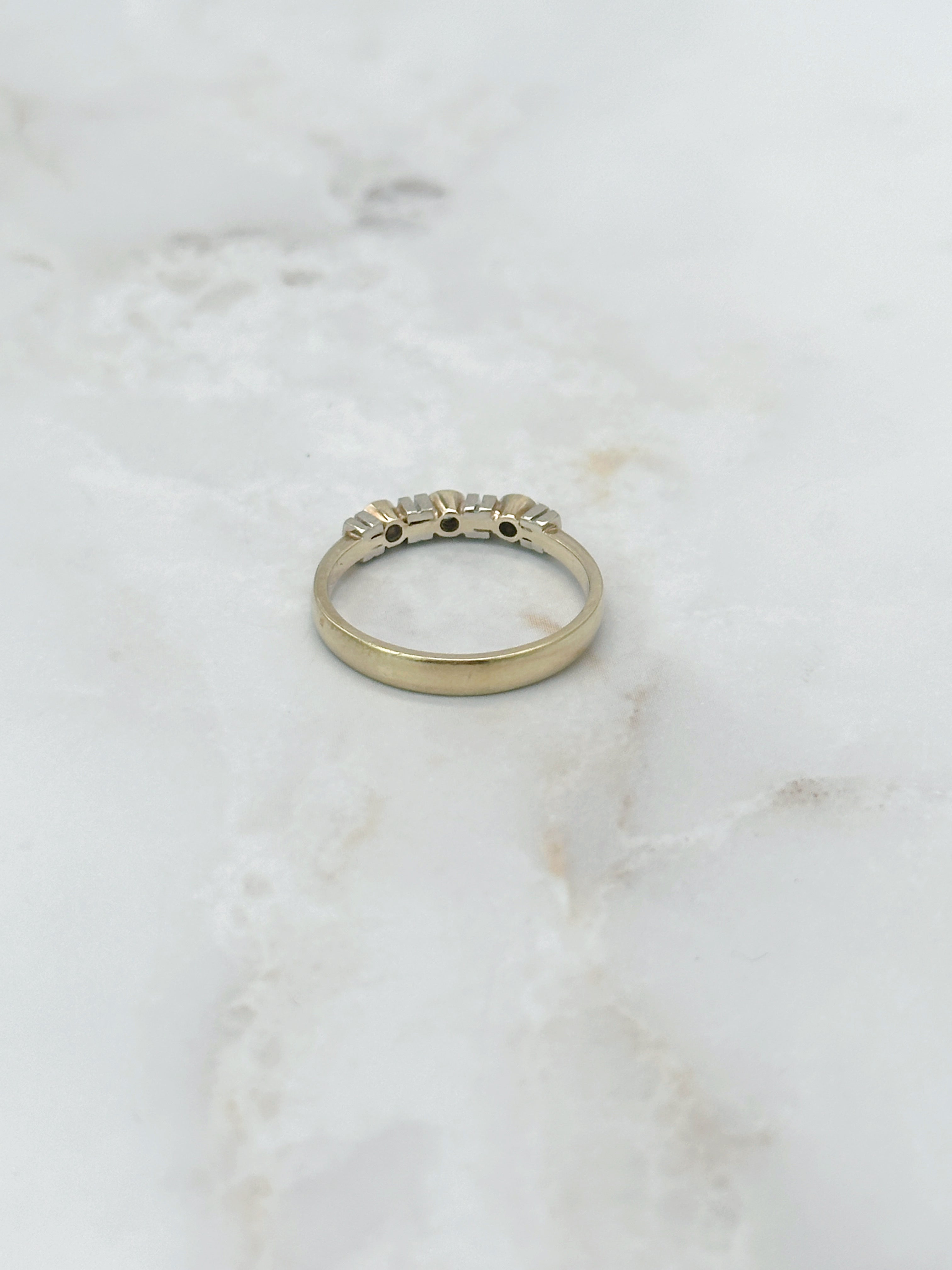 Feiner Ring in 585 Gelbgold mit drei Brillanten