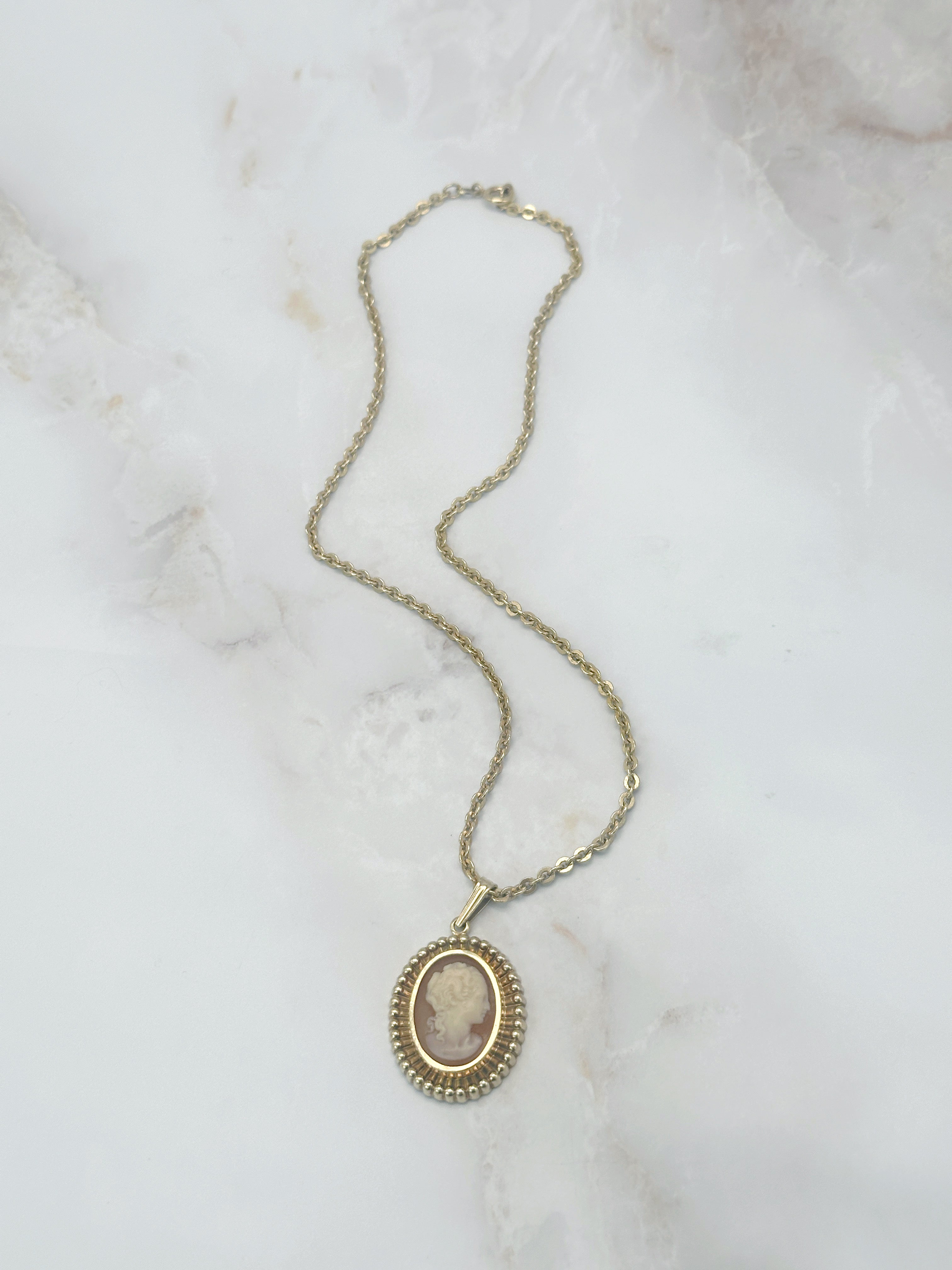 Vintage Halskette aus Amerik. Doublé mit Frauenkopf-Gemme