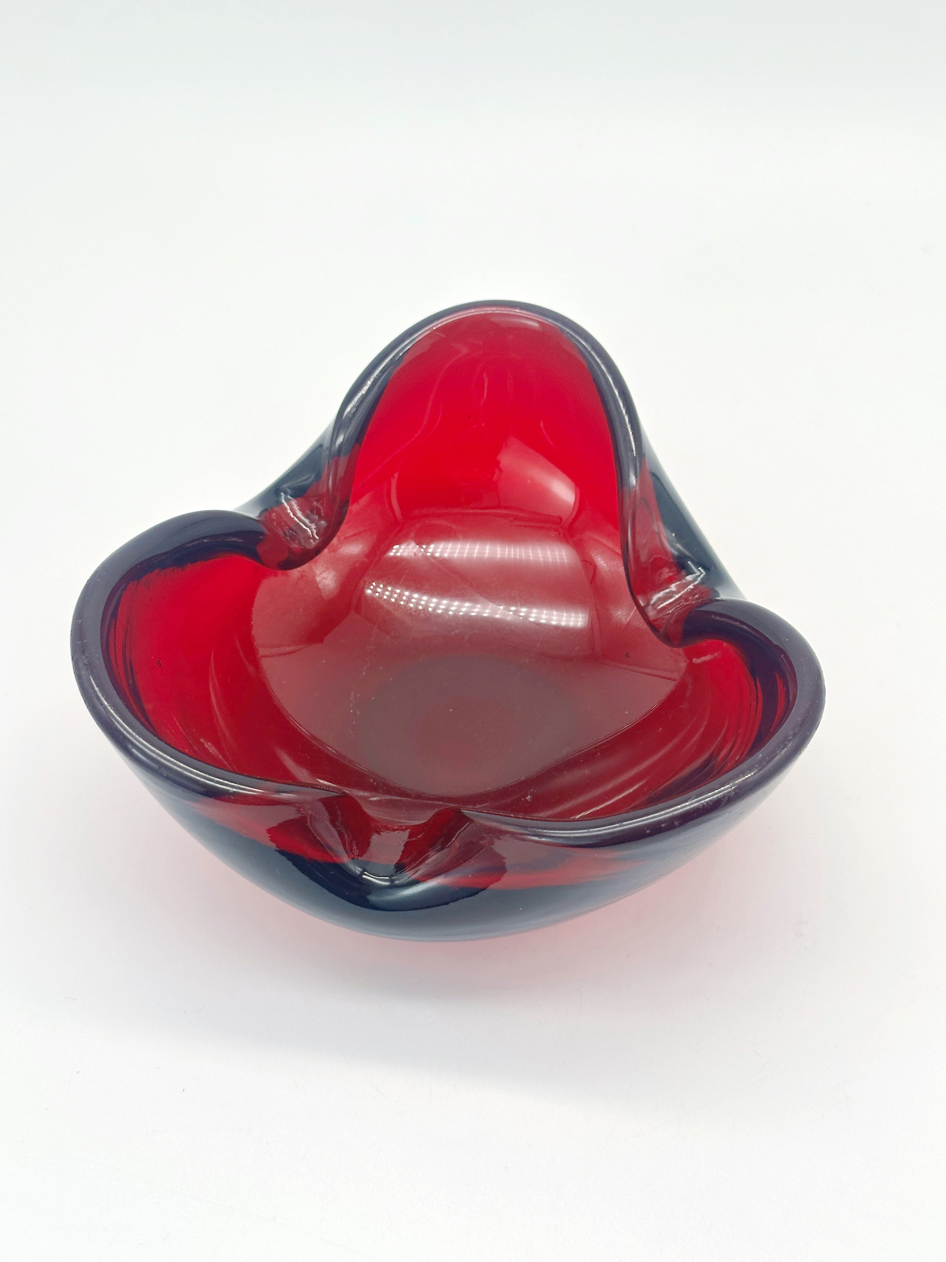 Vintage Murano Glasschale in tiefem Weinrot