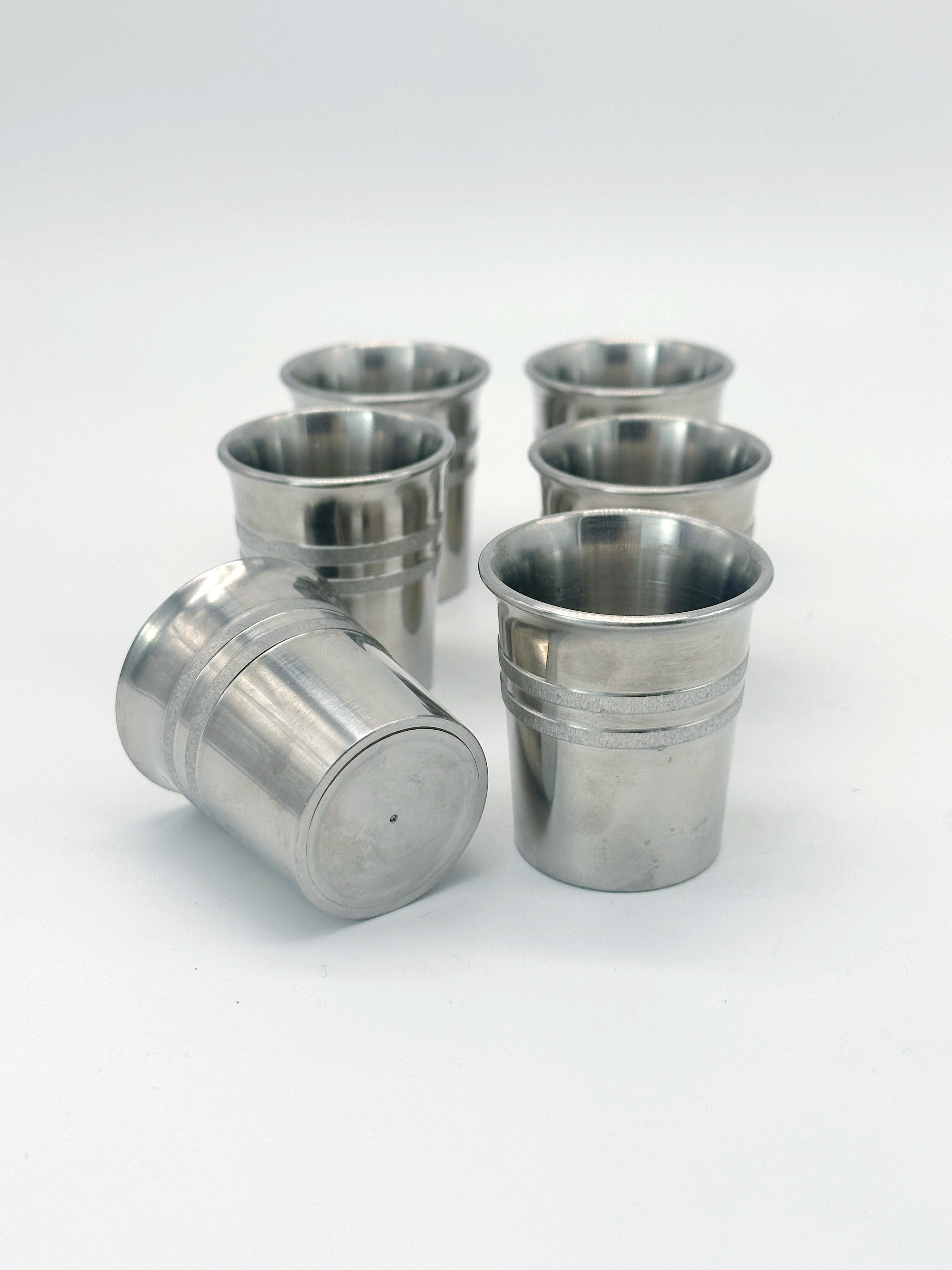 Set aus sechs massiven Zinn Stampern