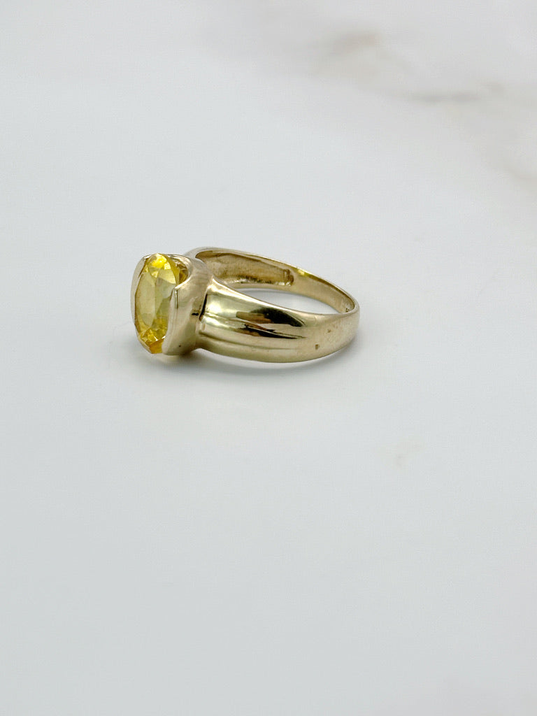Vintage ring with sapphire
